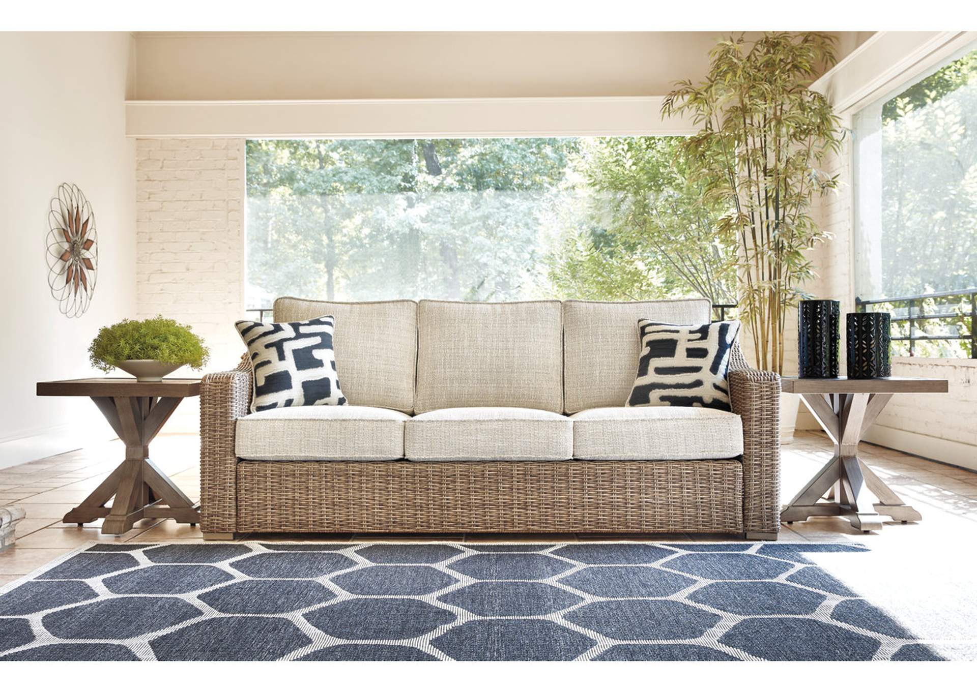 Beachcroft Sofa with Cushion image 10