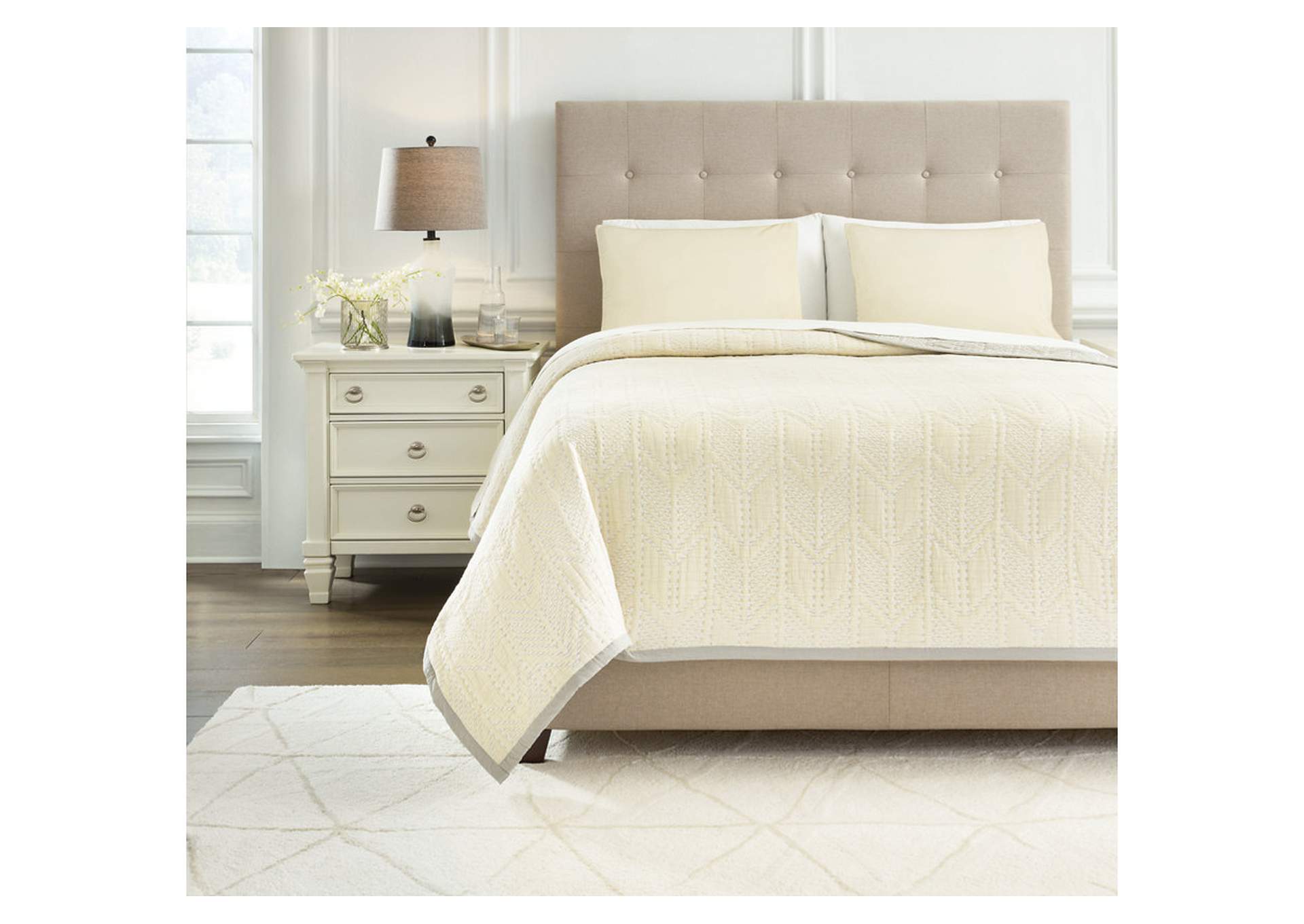 Jaxine Queen Coverlet Set