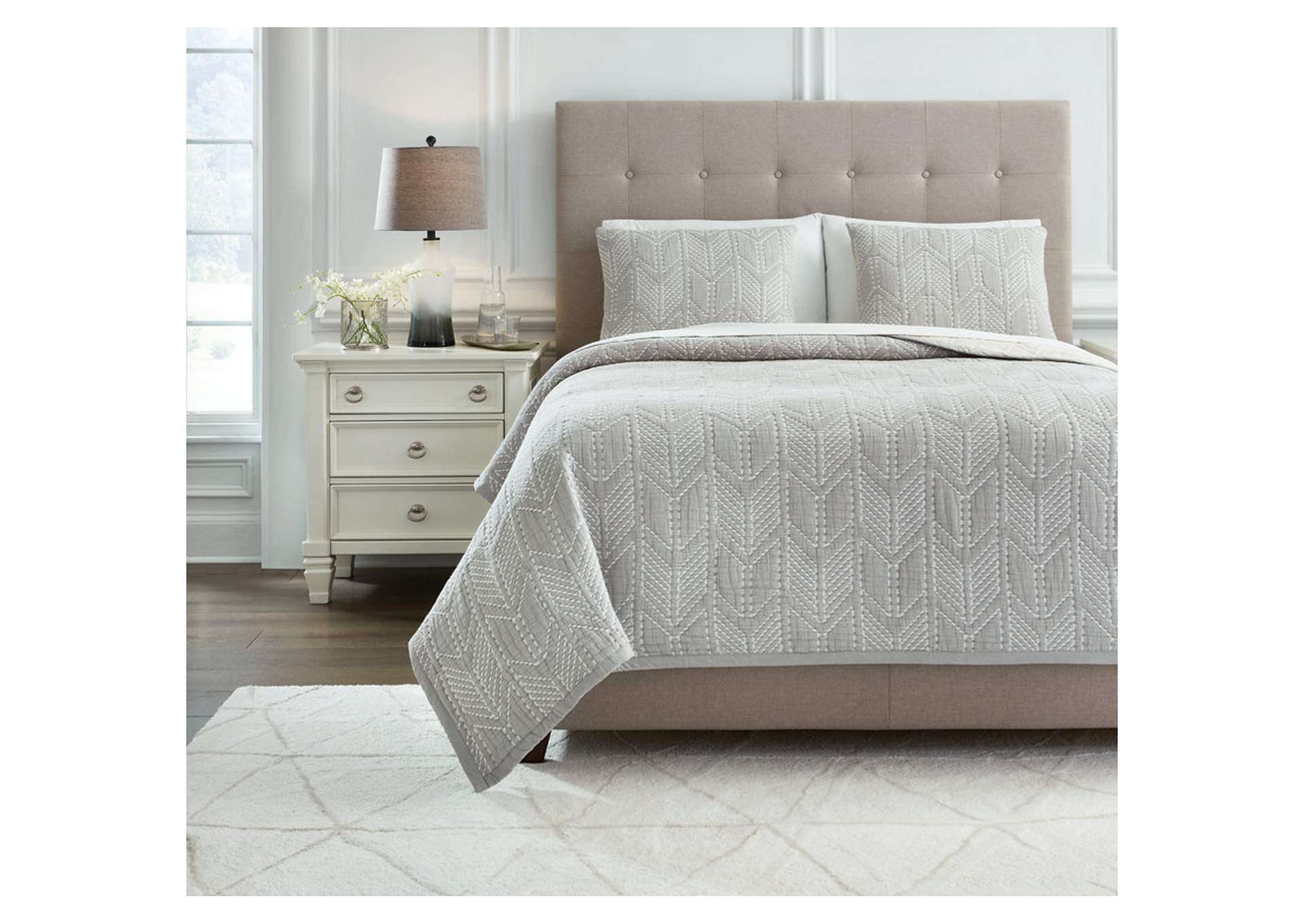 Jaxine Queen Coverlet Set