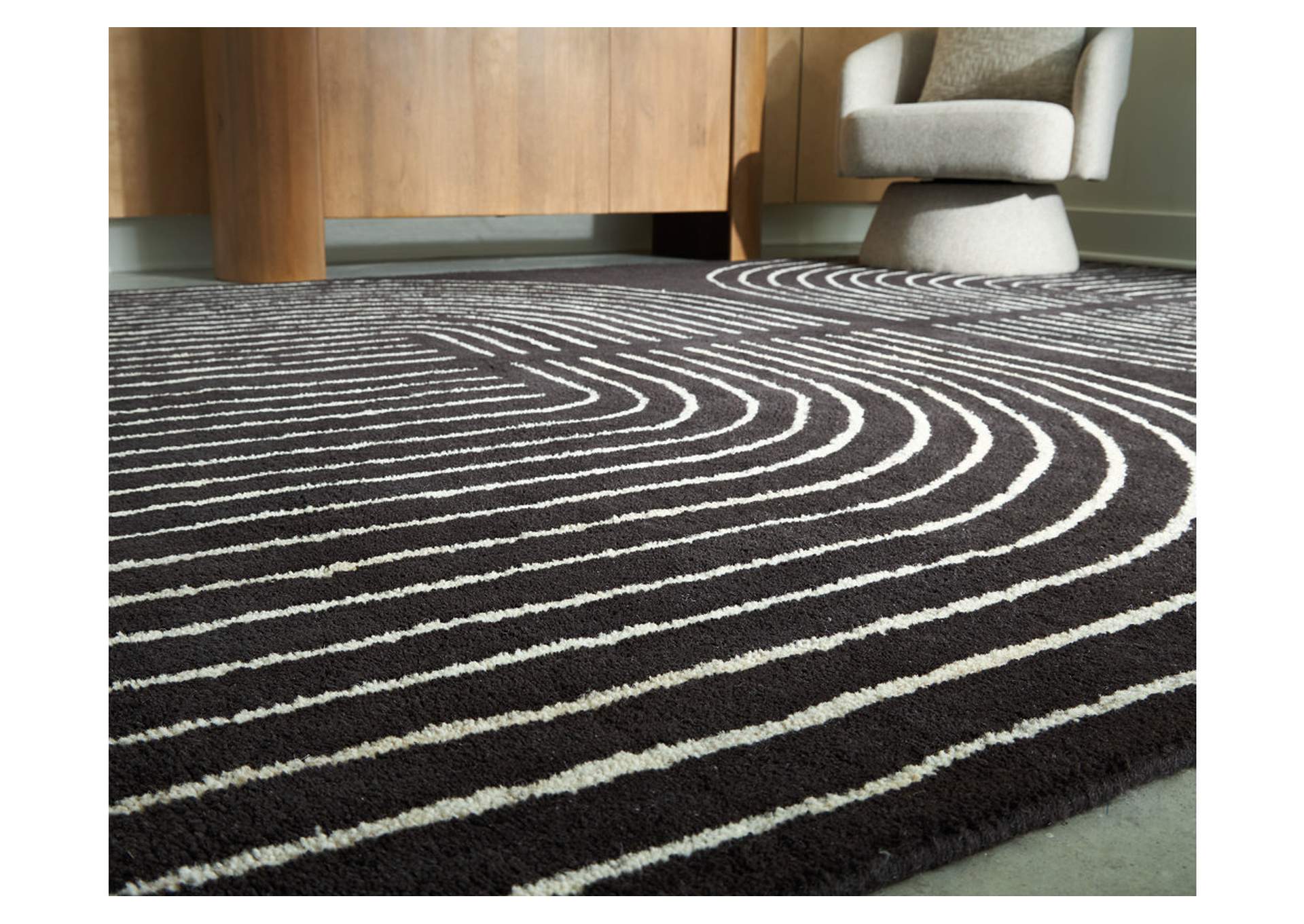 Eldonmore 5' x 7' Area Rug image 3