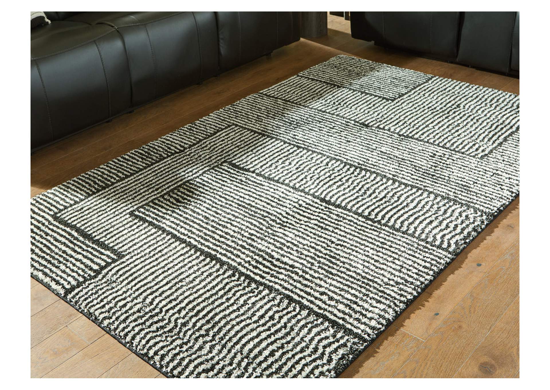 Kurtmen 5' x 7' Area Rug image 2