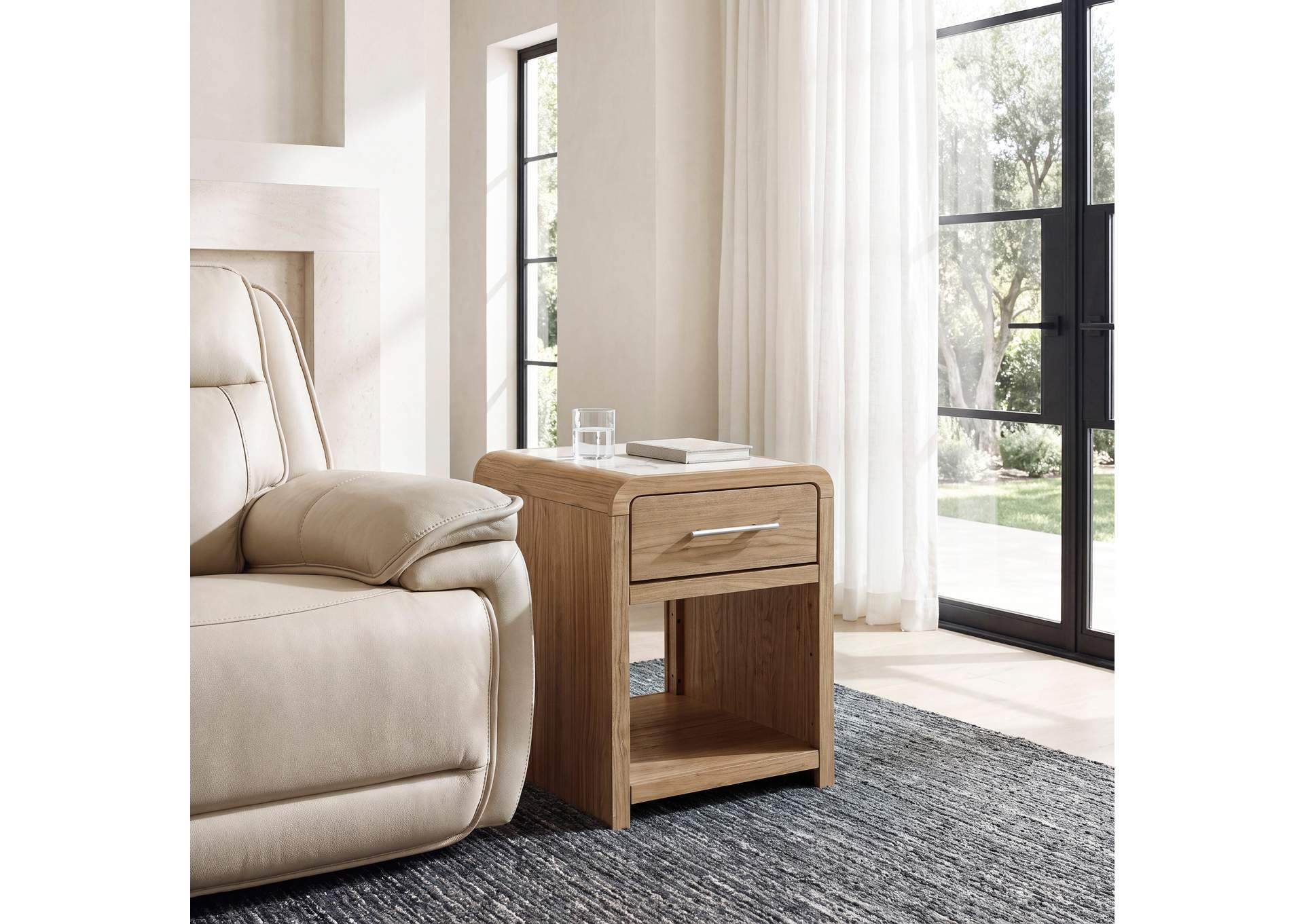Dovander End Table image 2