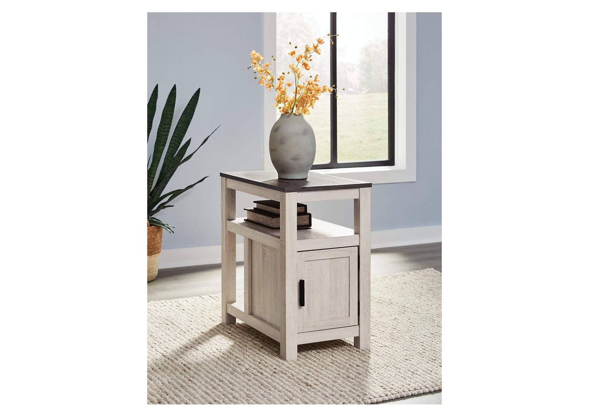 Fendenmore Chairside End Table image 2