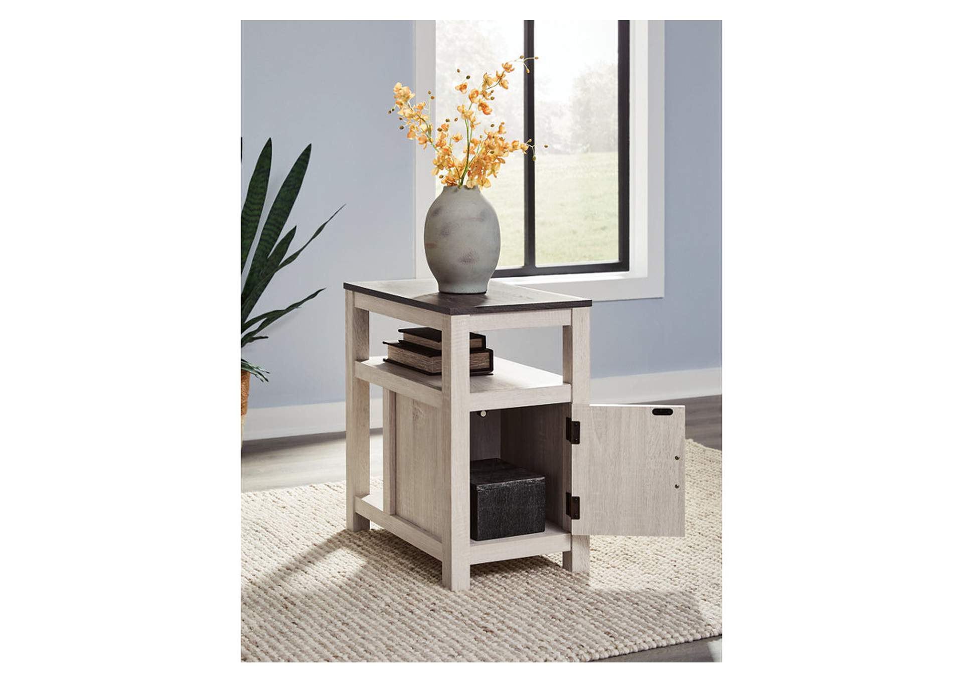 Fendenmore Chairside End Table image 7