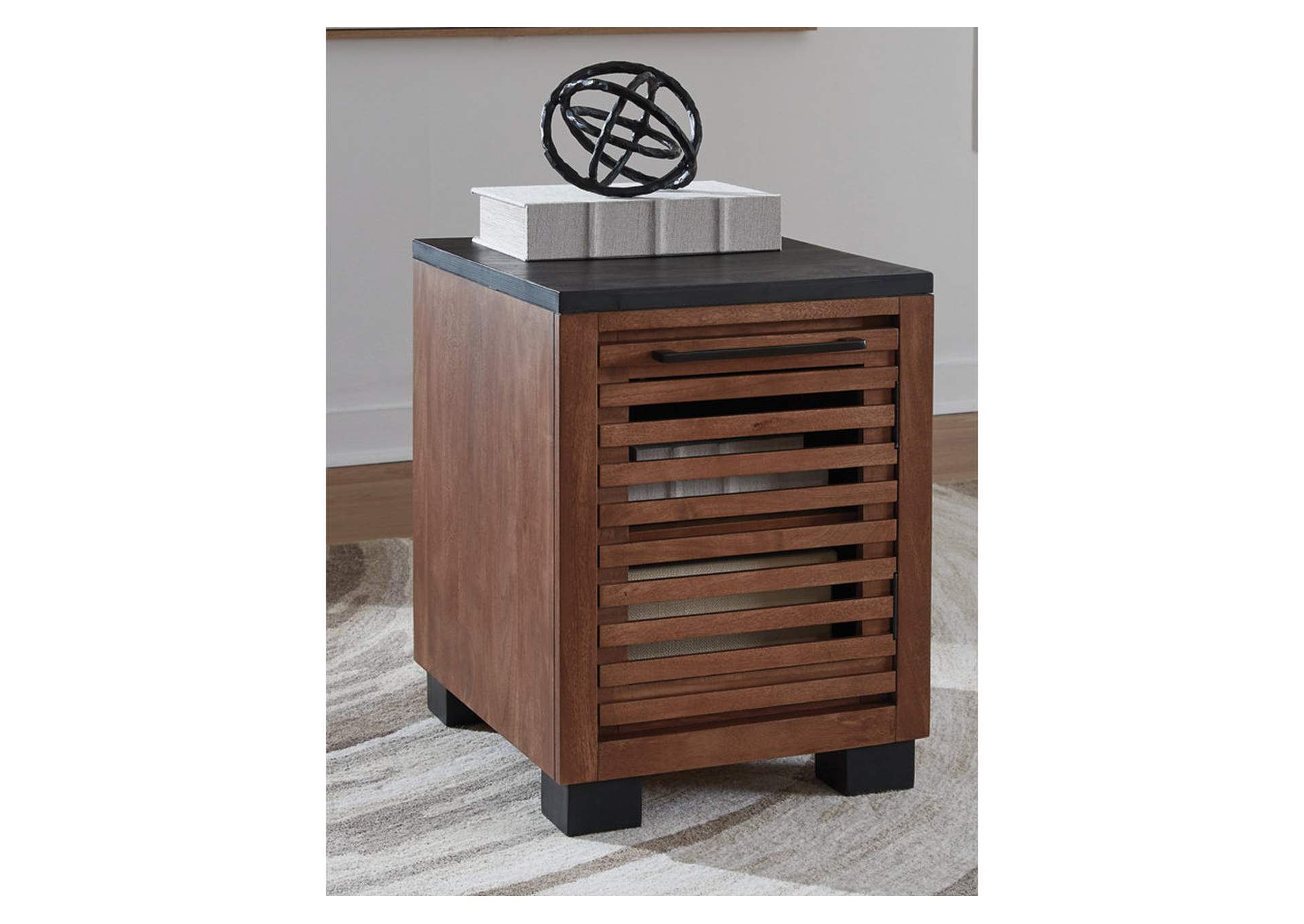 Kallari Chairside End Table image 2