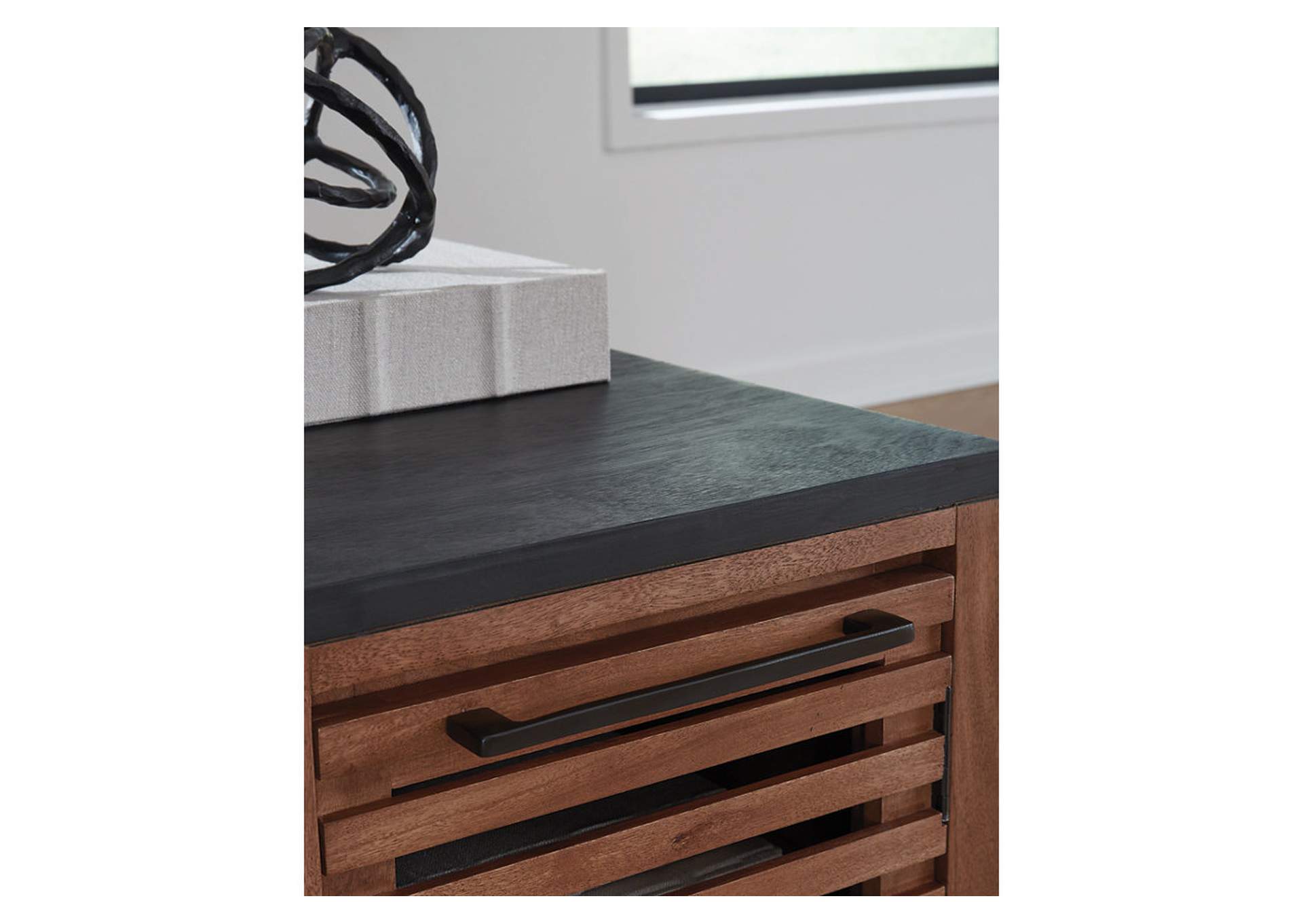 Kallari Chairside End Table image 7