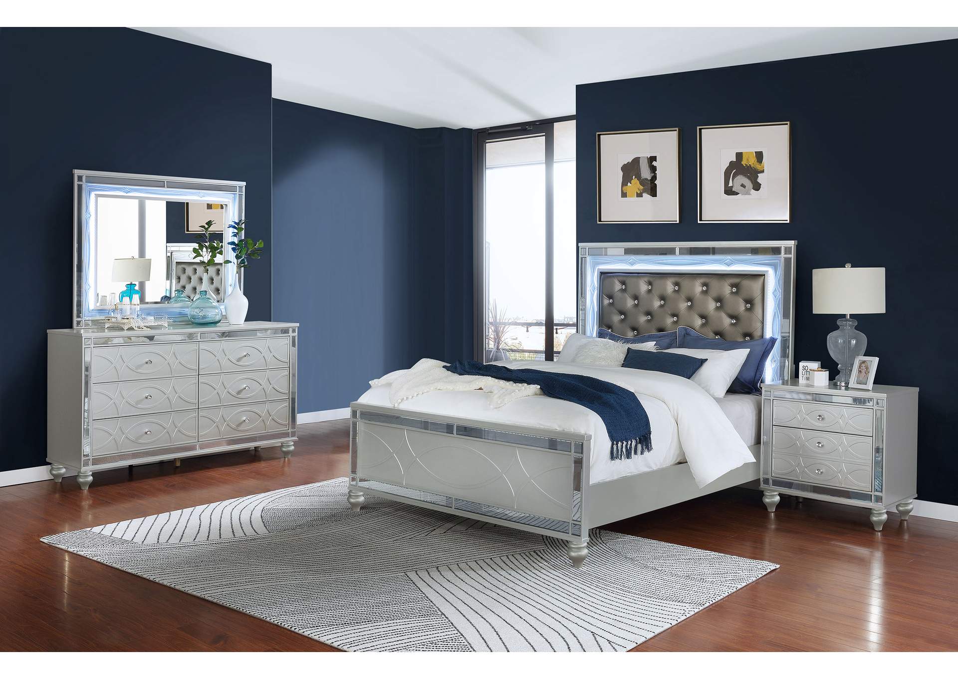 Gunnison 4-piece Eastern King Bedroom Set Silver Metallic