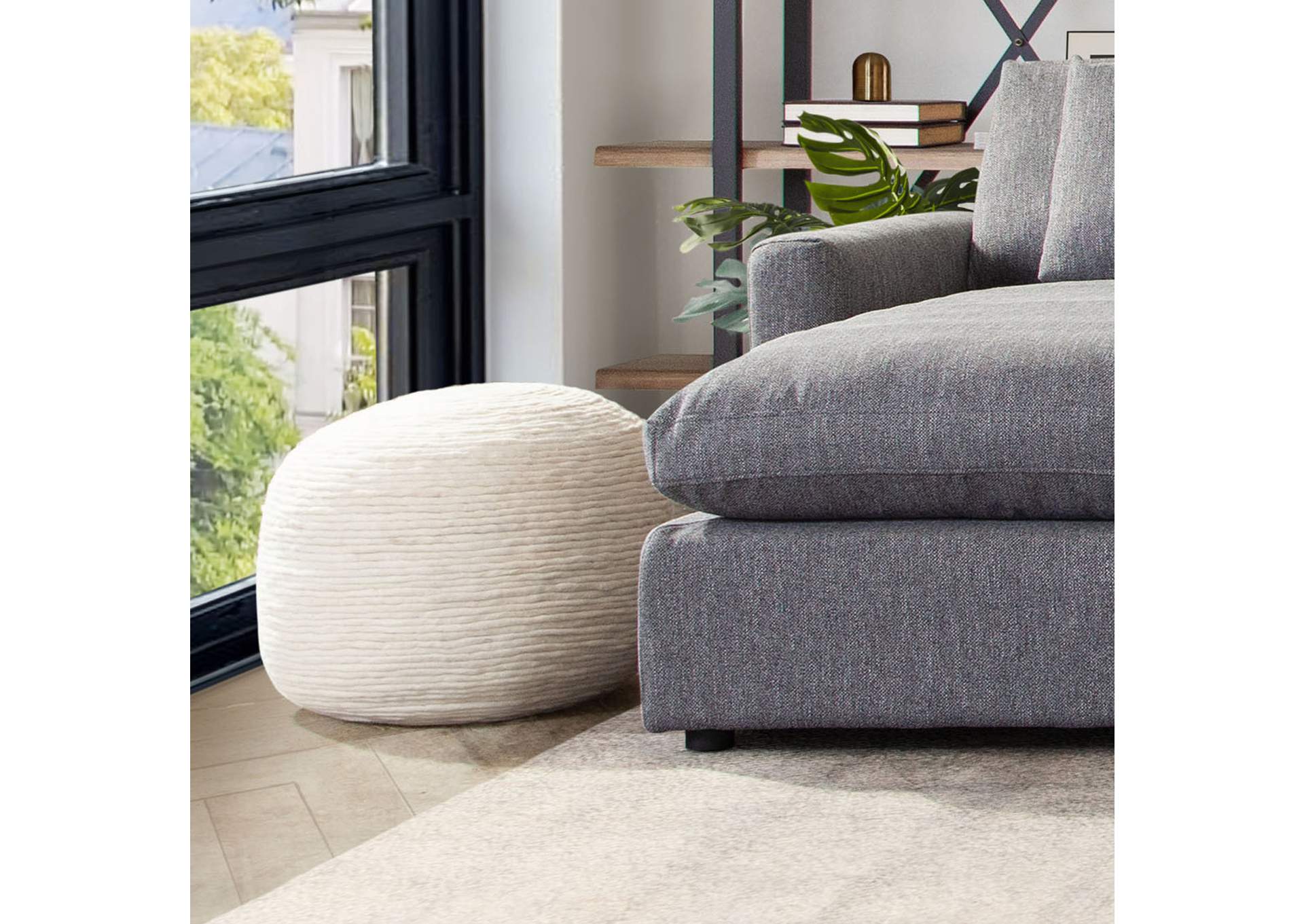 Round Pouf In White Dyed Natural Wool image 6