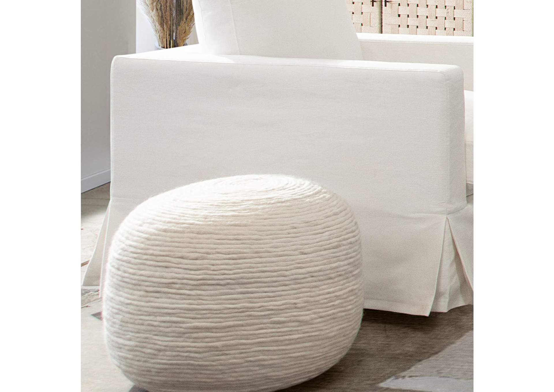 Round Pouf In White Dyed Natural Wool image 7