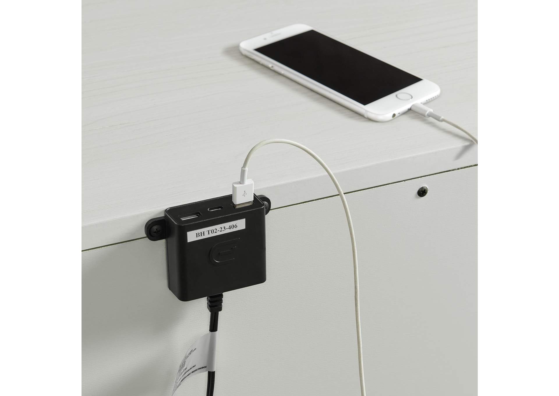 Artis Nightstand With USB In White image 3
