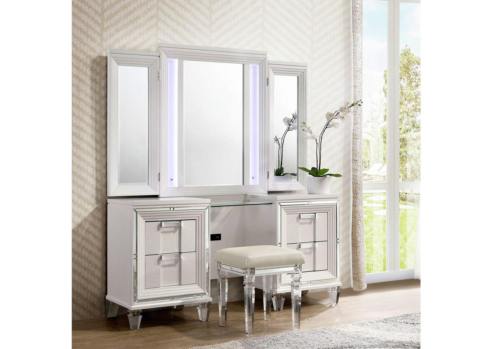 Twenty Nine 3 Piece Dressing Set In White image 1