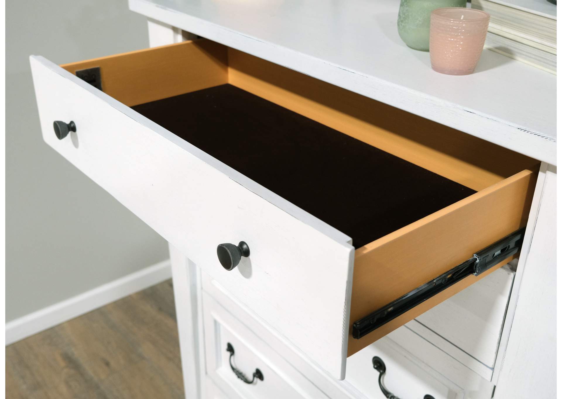 5-drawer chest image 8