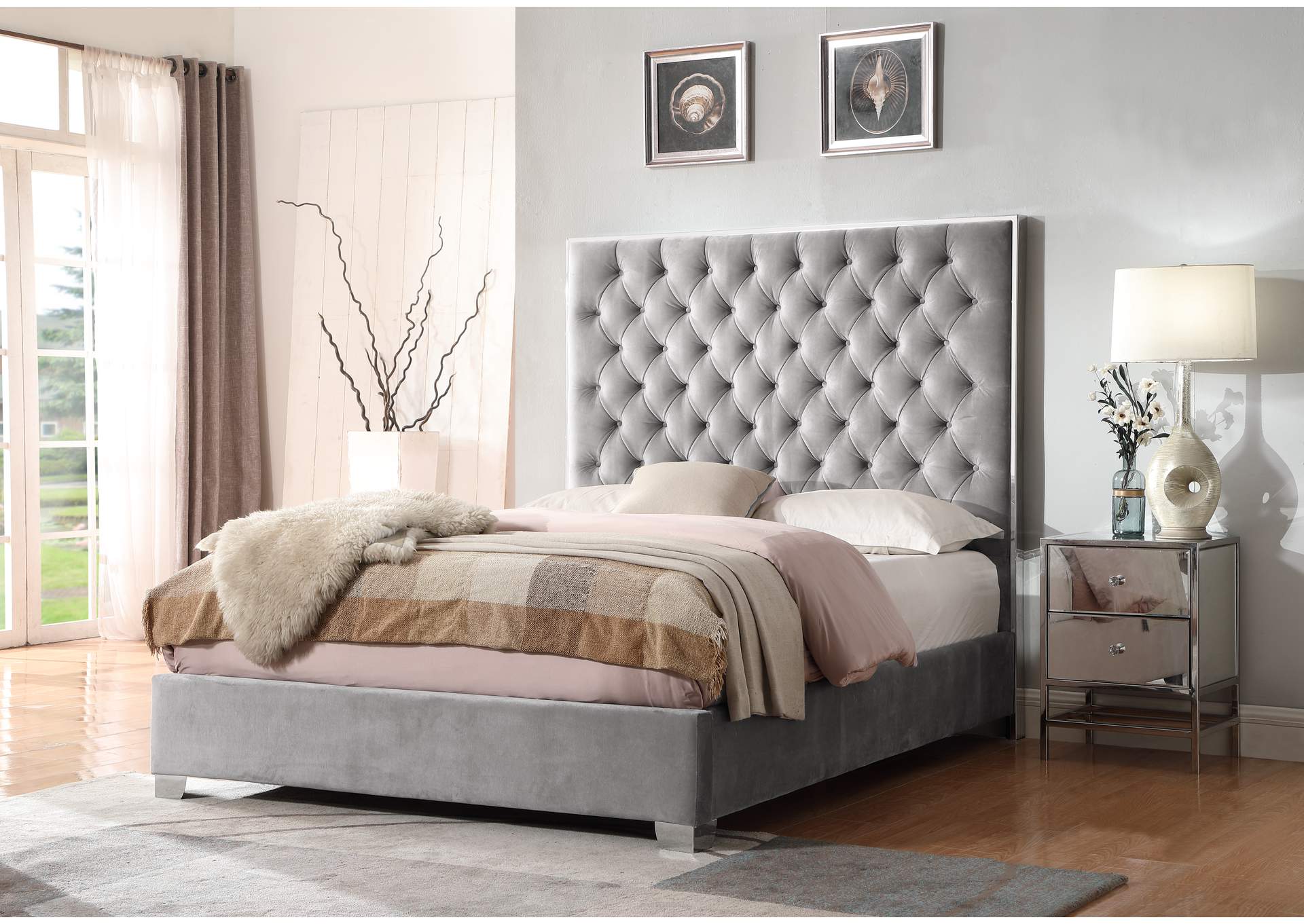 Lacey Queen Upholstered Bed