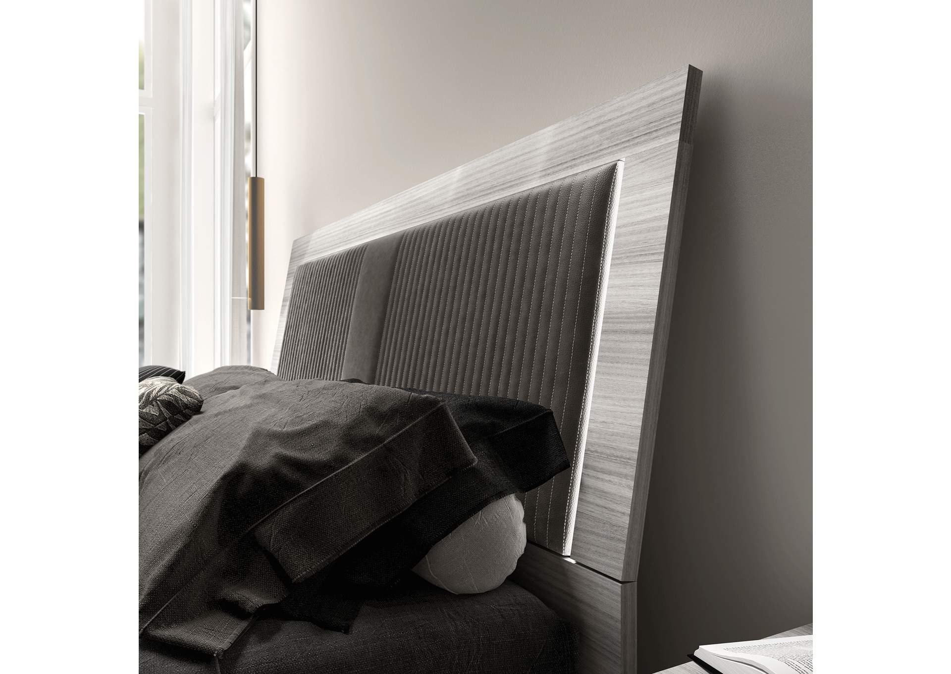 Mia Bedroom with Light SET image 10