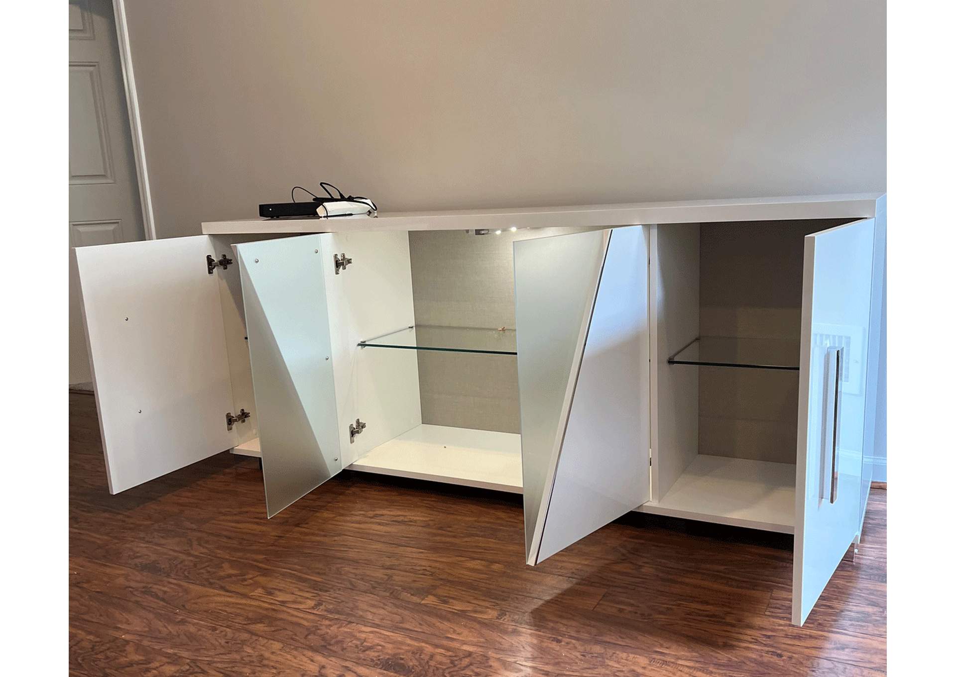 Lisa 4 Door Buffet with Mirror SET image 8