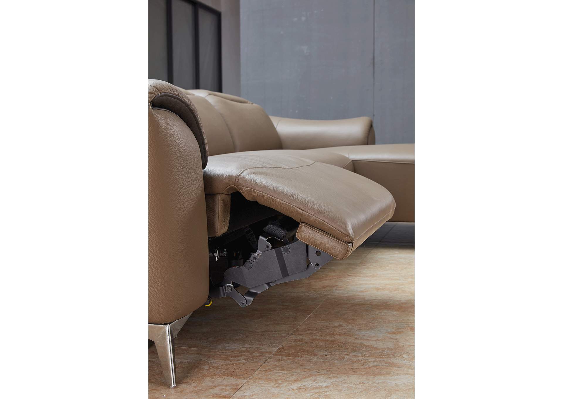 950 Sectional with 1 Electric Recliner SET image 10