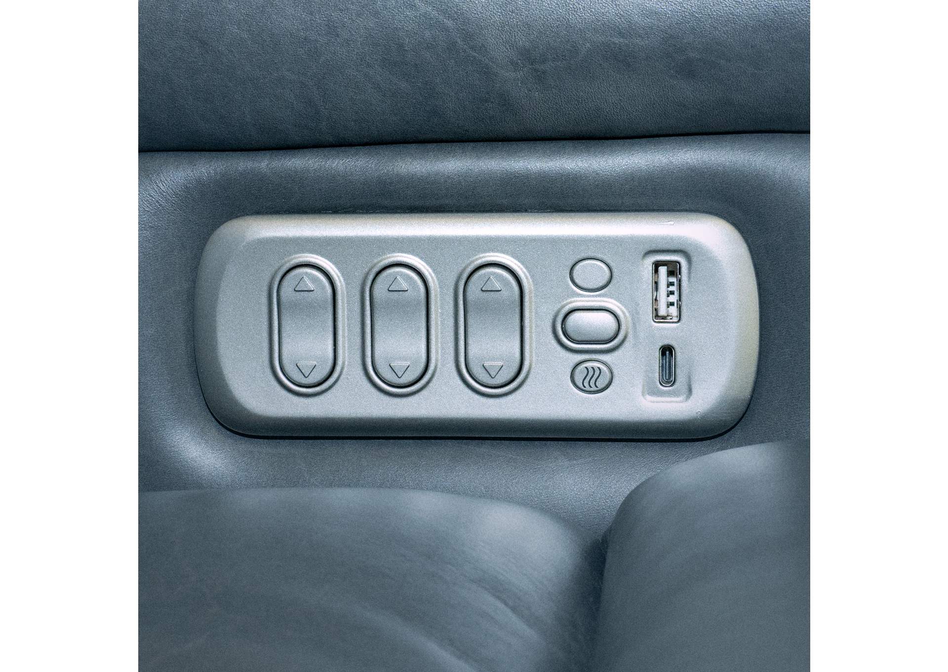 Oasis Power Reclining Sofa with Power Headrests, Lumbar, Heat & Massage image 8