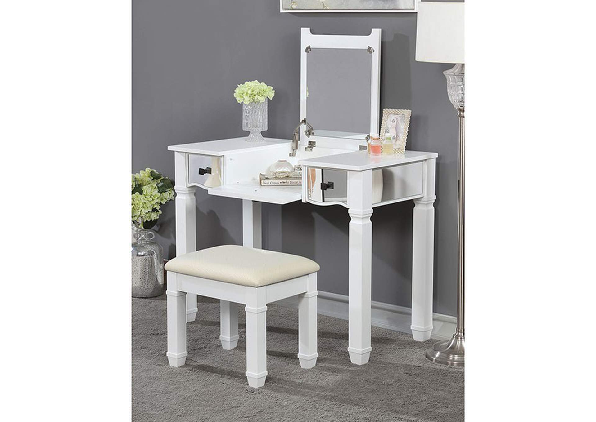 Jaylynn Vanity Set image 3