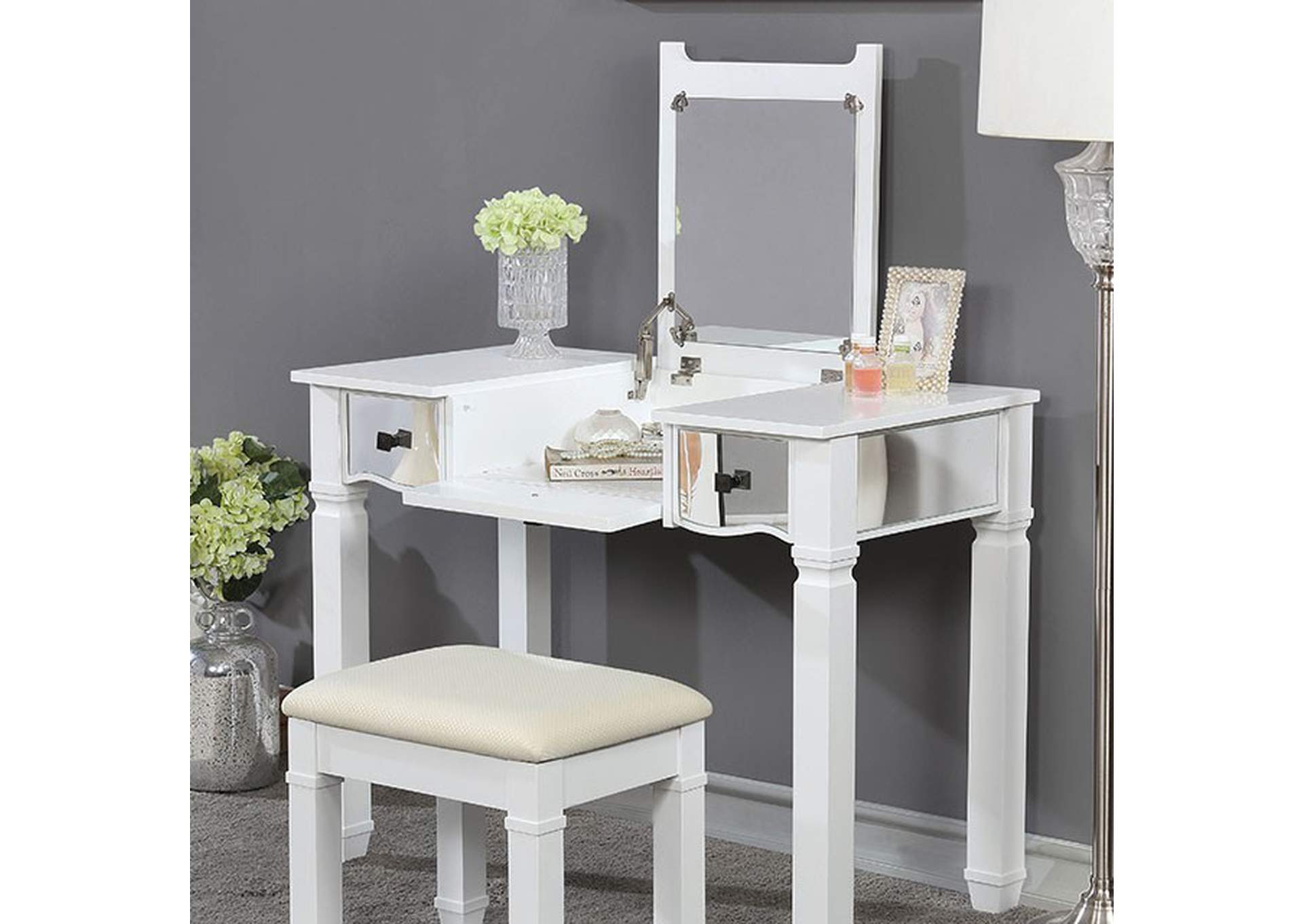 Jaylynn Vanity Set image 1