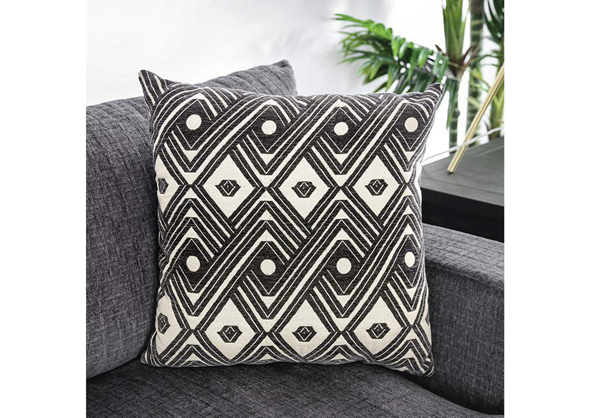 Kaylee L-Sectional w/ Right Chaise
