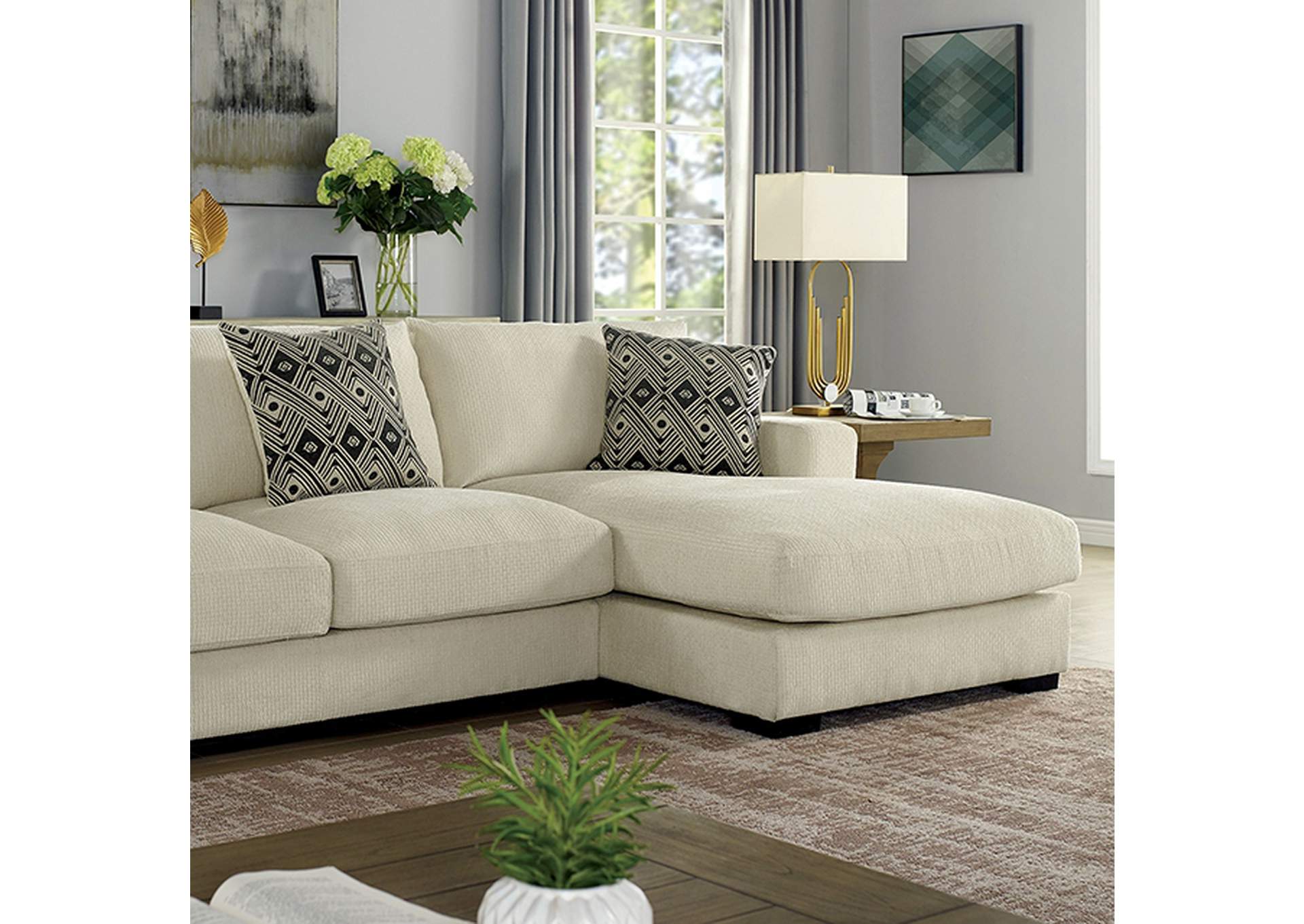 Kaylee L-Sectional w/ Right Chaise