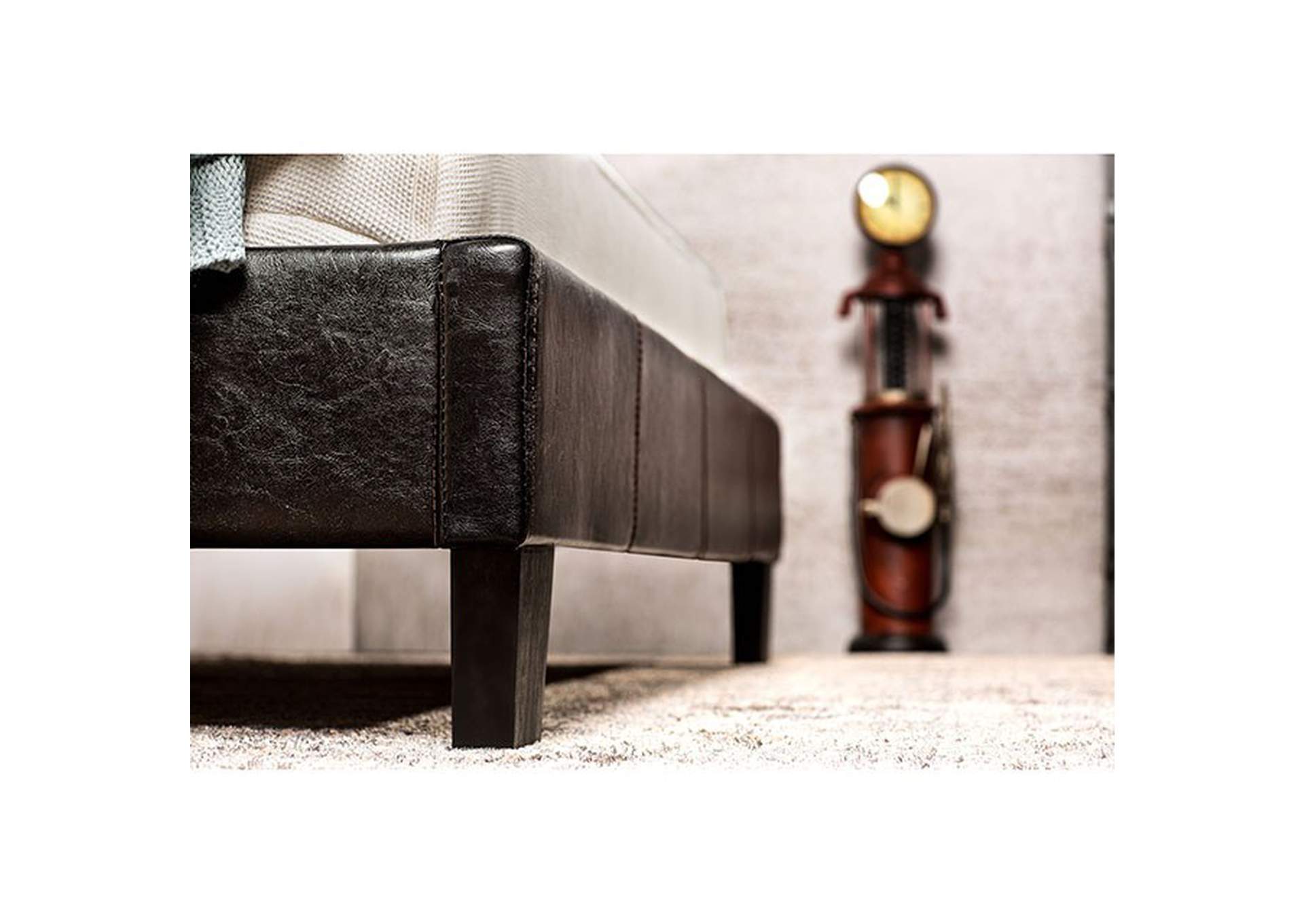 Villa Park E.King Bed image 5