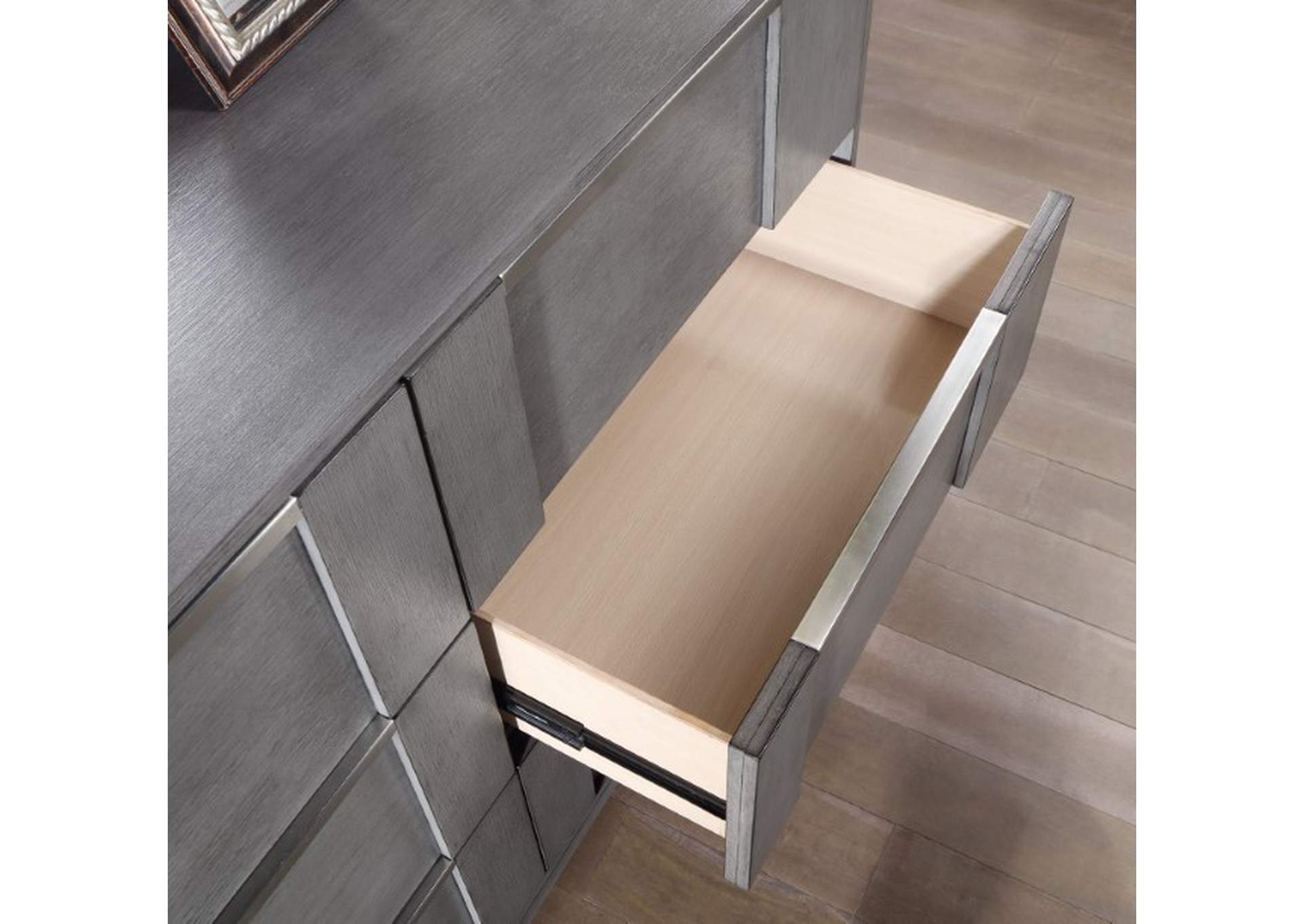 Regulus Dresser