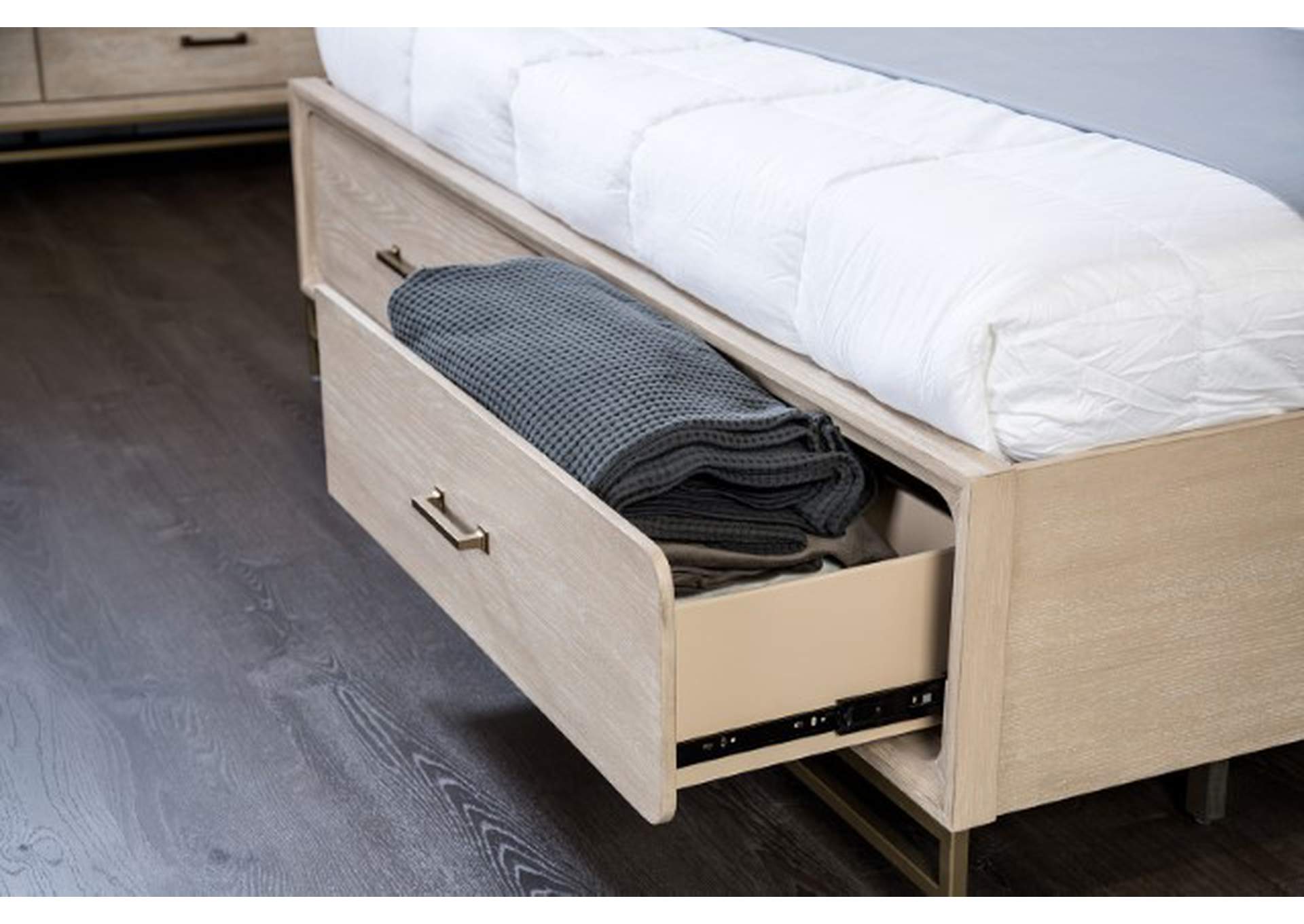 Sandnes Queen Bed
