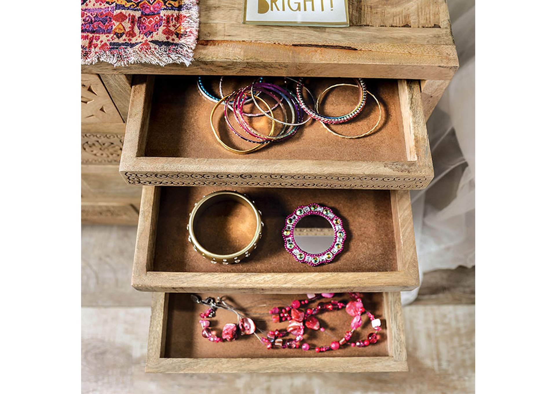 Blanchefleur Chest