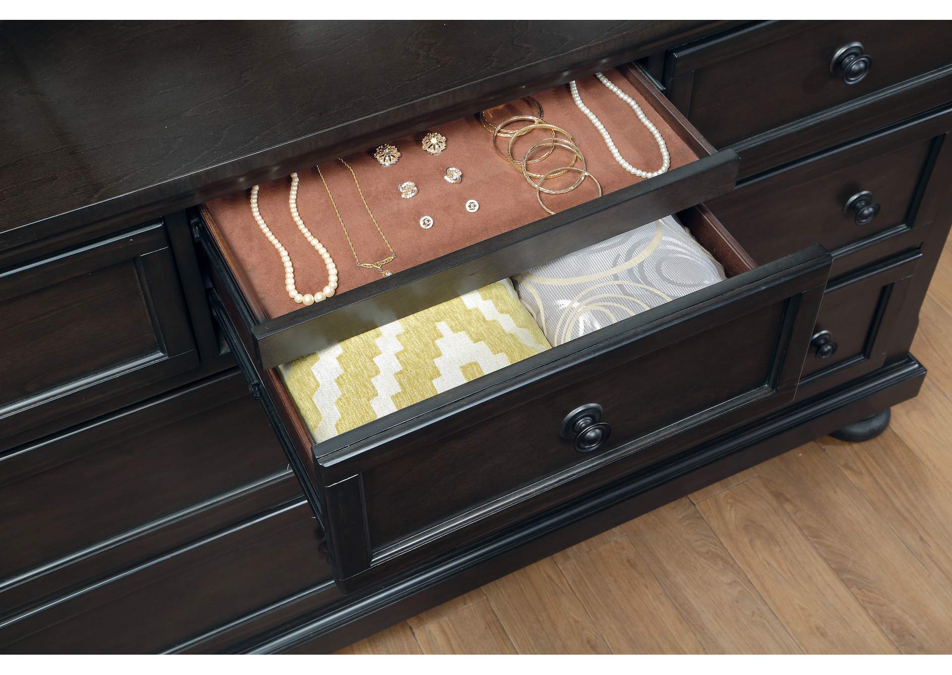 Begonia Dresser with Hidden Drawer image 3