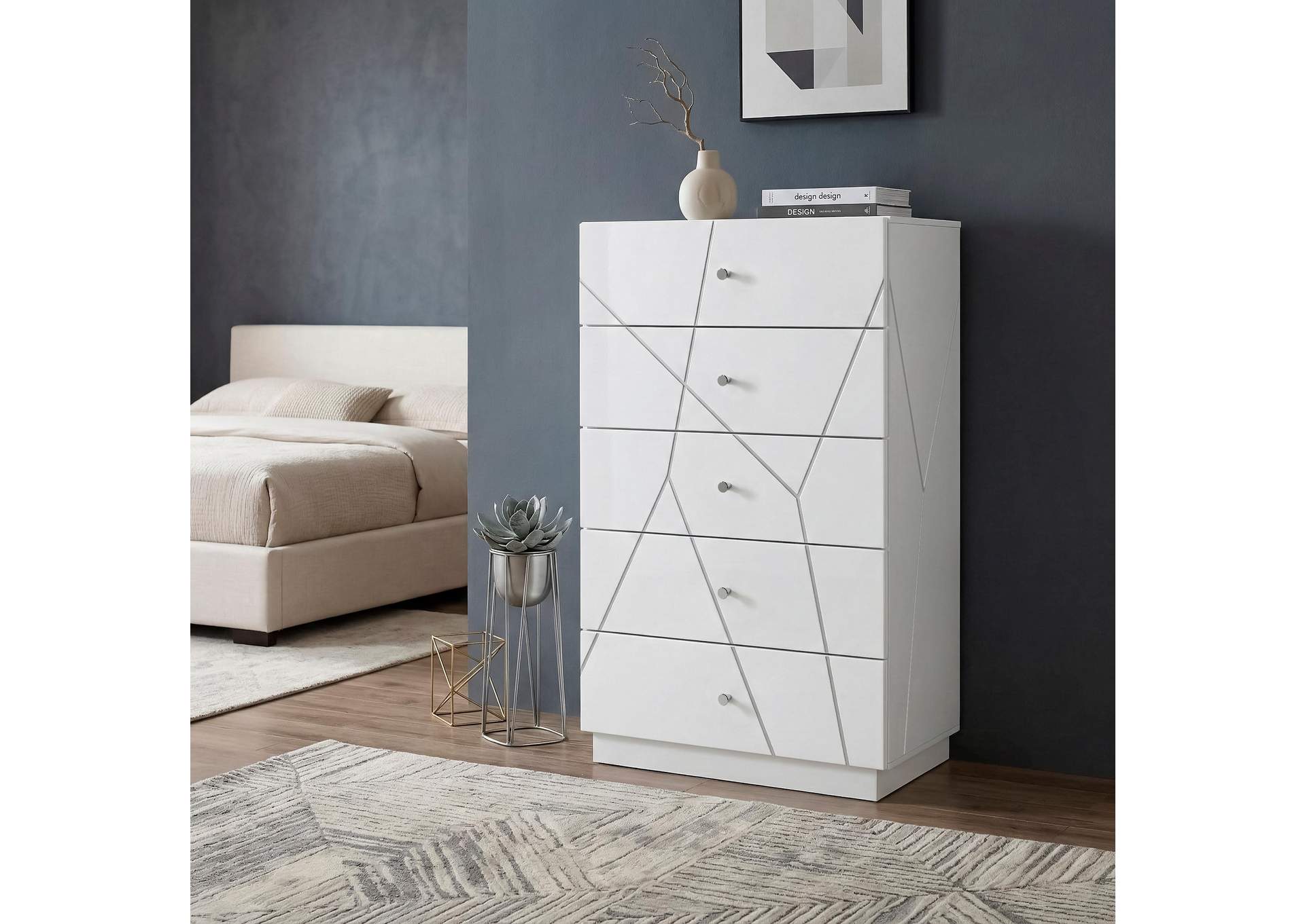 Orlo Chest image 13