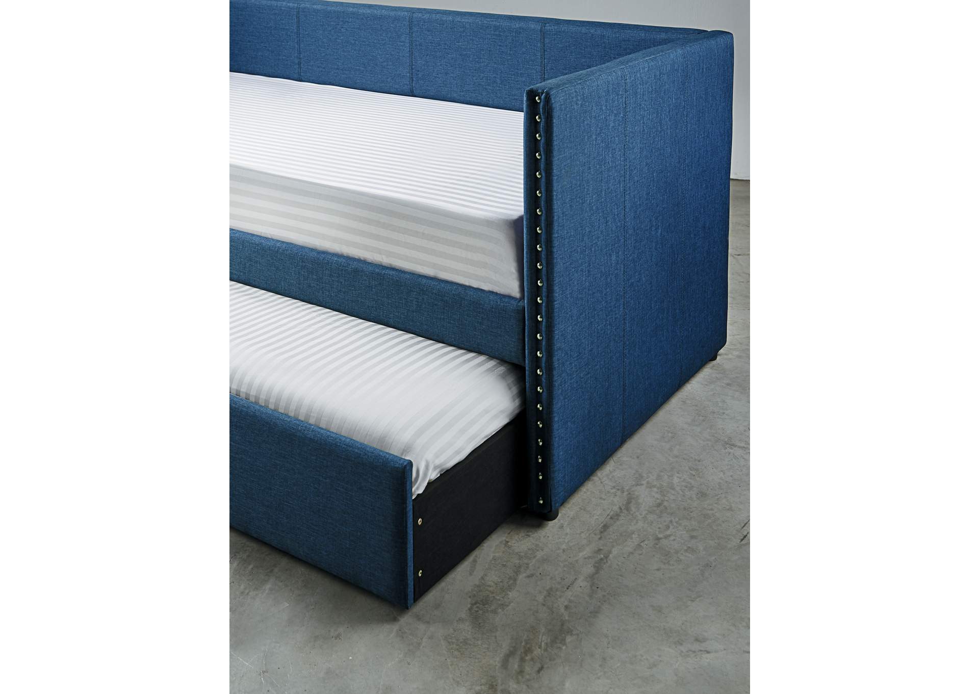 Therese Daybed with Trundle image 9