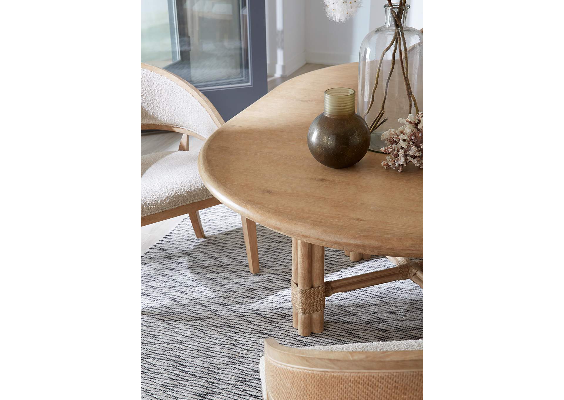 Retreat Pole Rattan Round Dining Table With 1 - 20In Leaf image 7