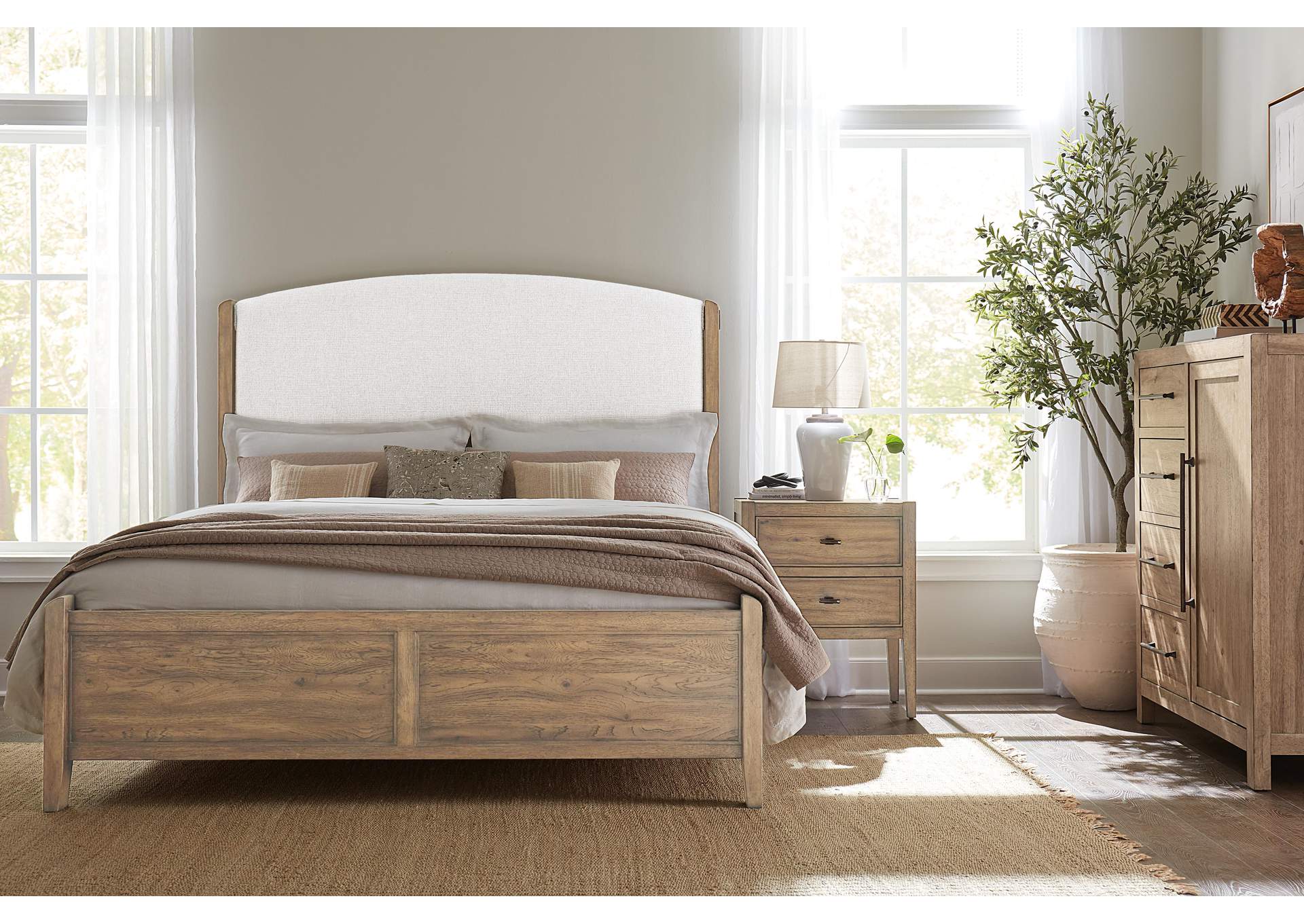 Vineyard Row Queen Upholstered Bed image 4