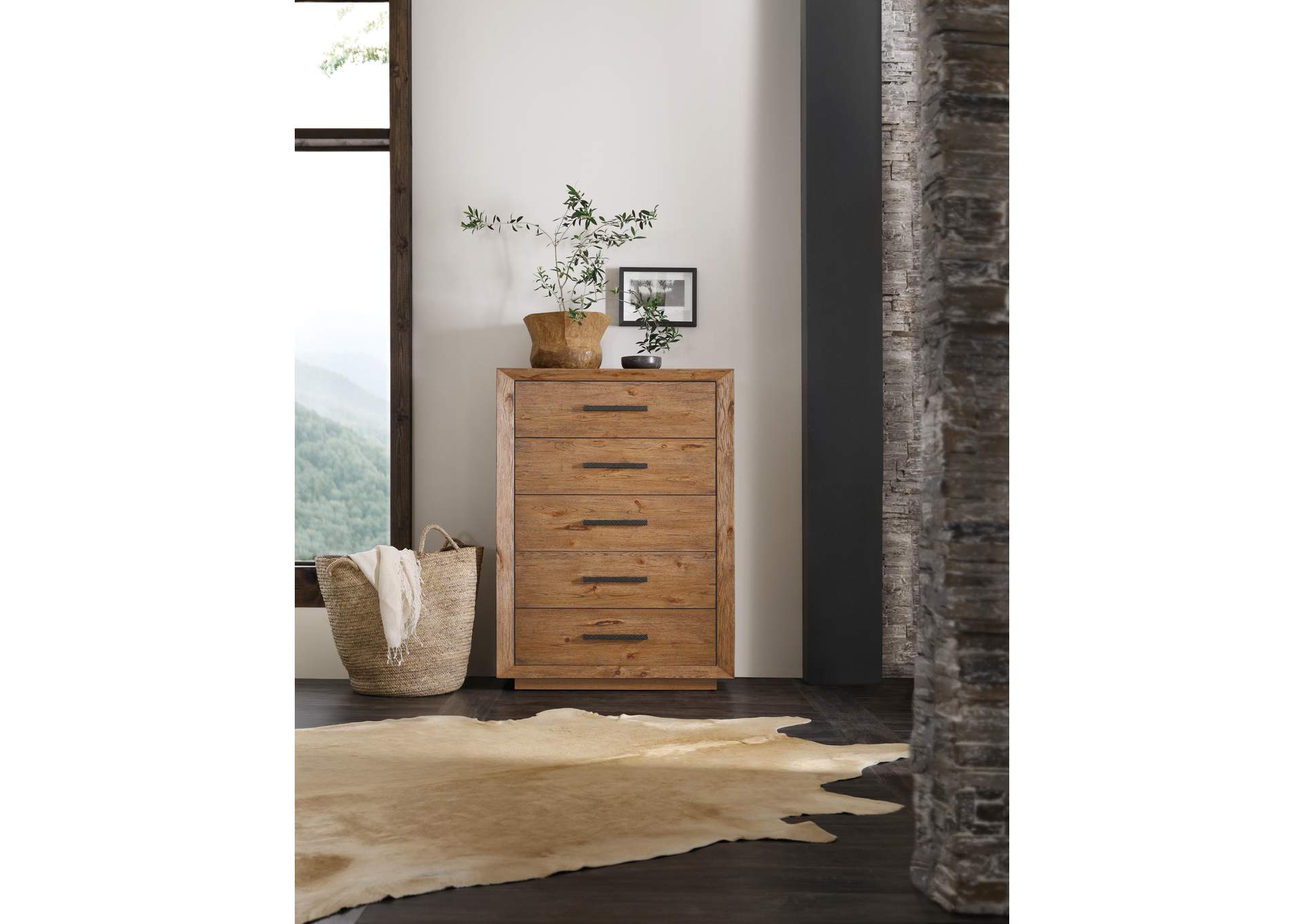 Big Sky Five Drawer Chest image 5