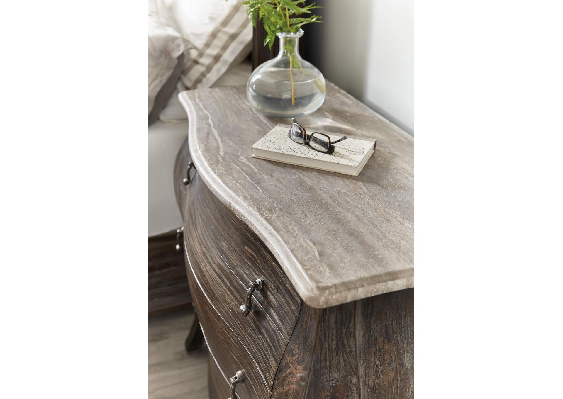 Traditions Bachelors Chest