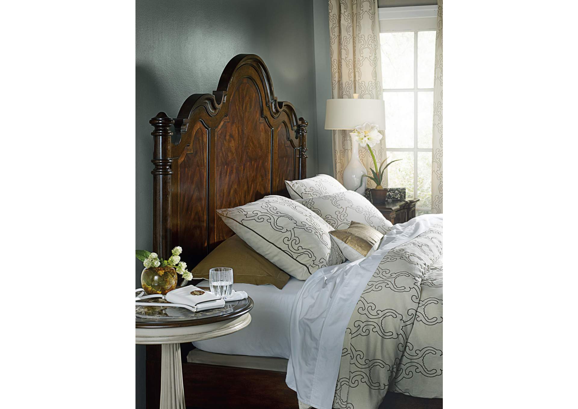 Leesburg Queen Poster Bed image 5