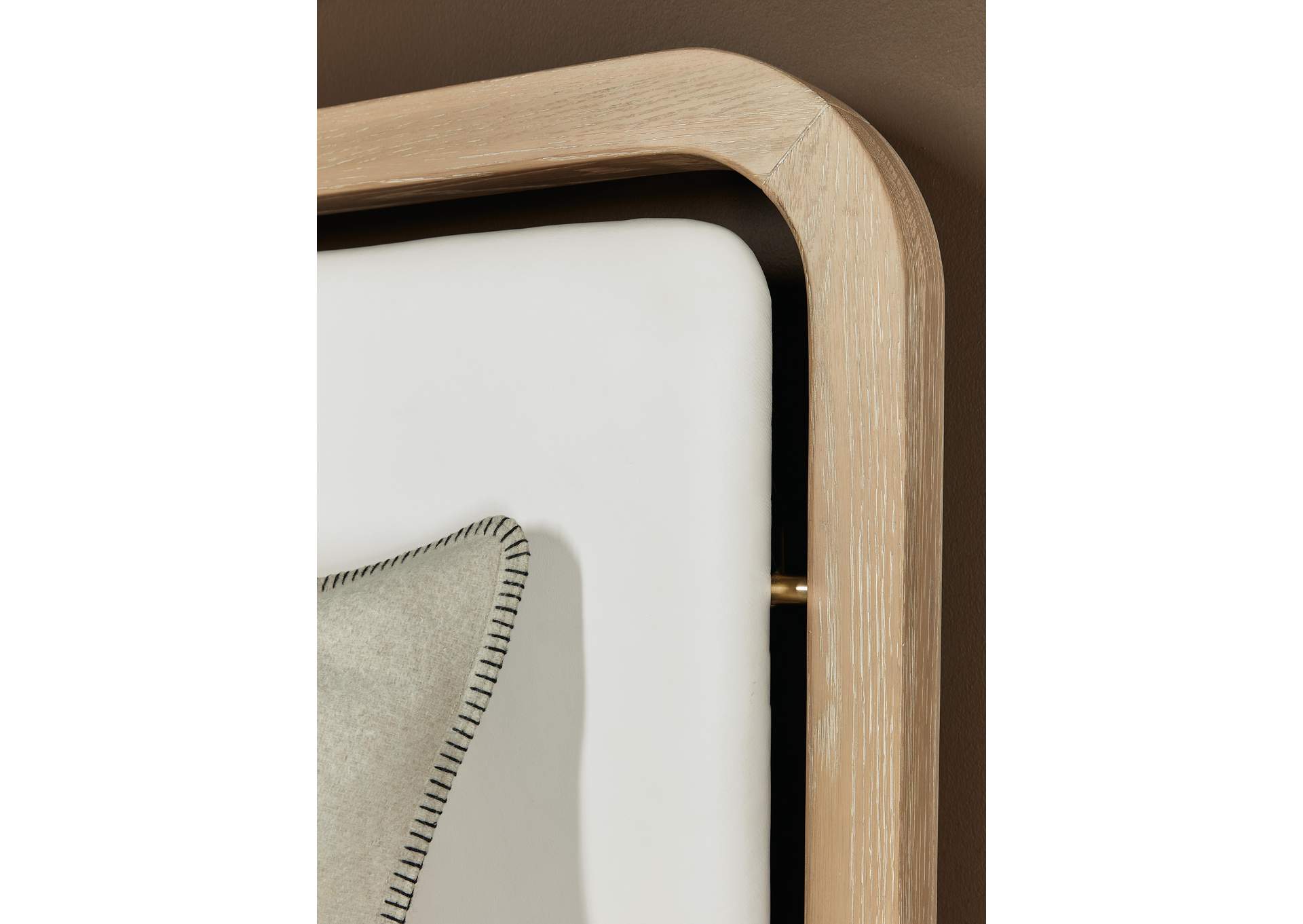 Banyon Bay King Panel Bed image 5