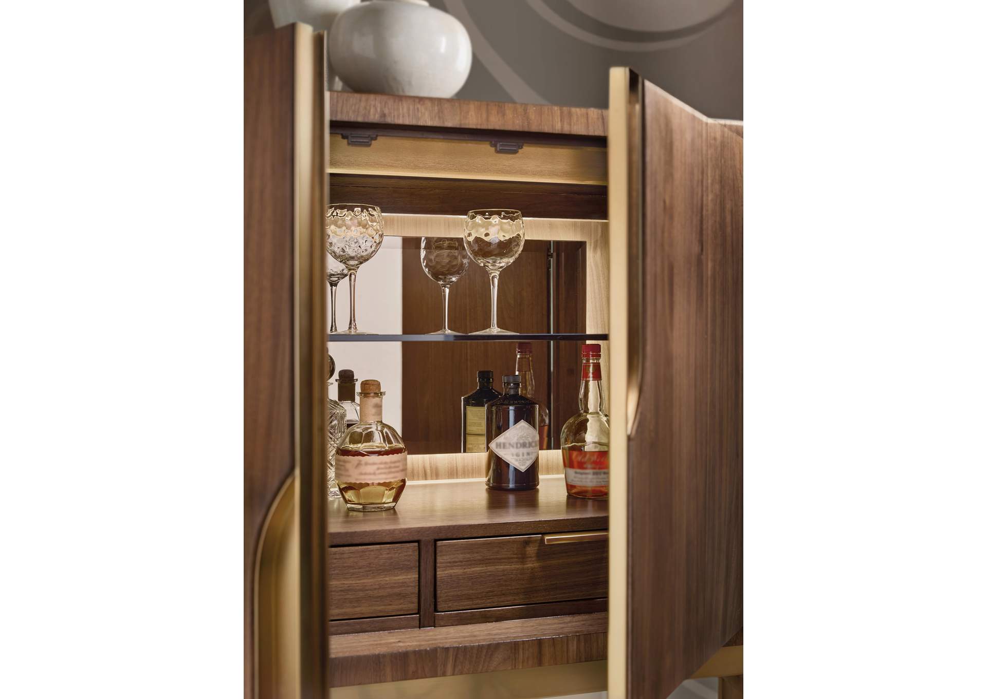 Eleana Bar On Stand image 8