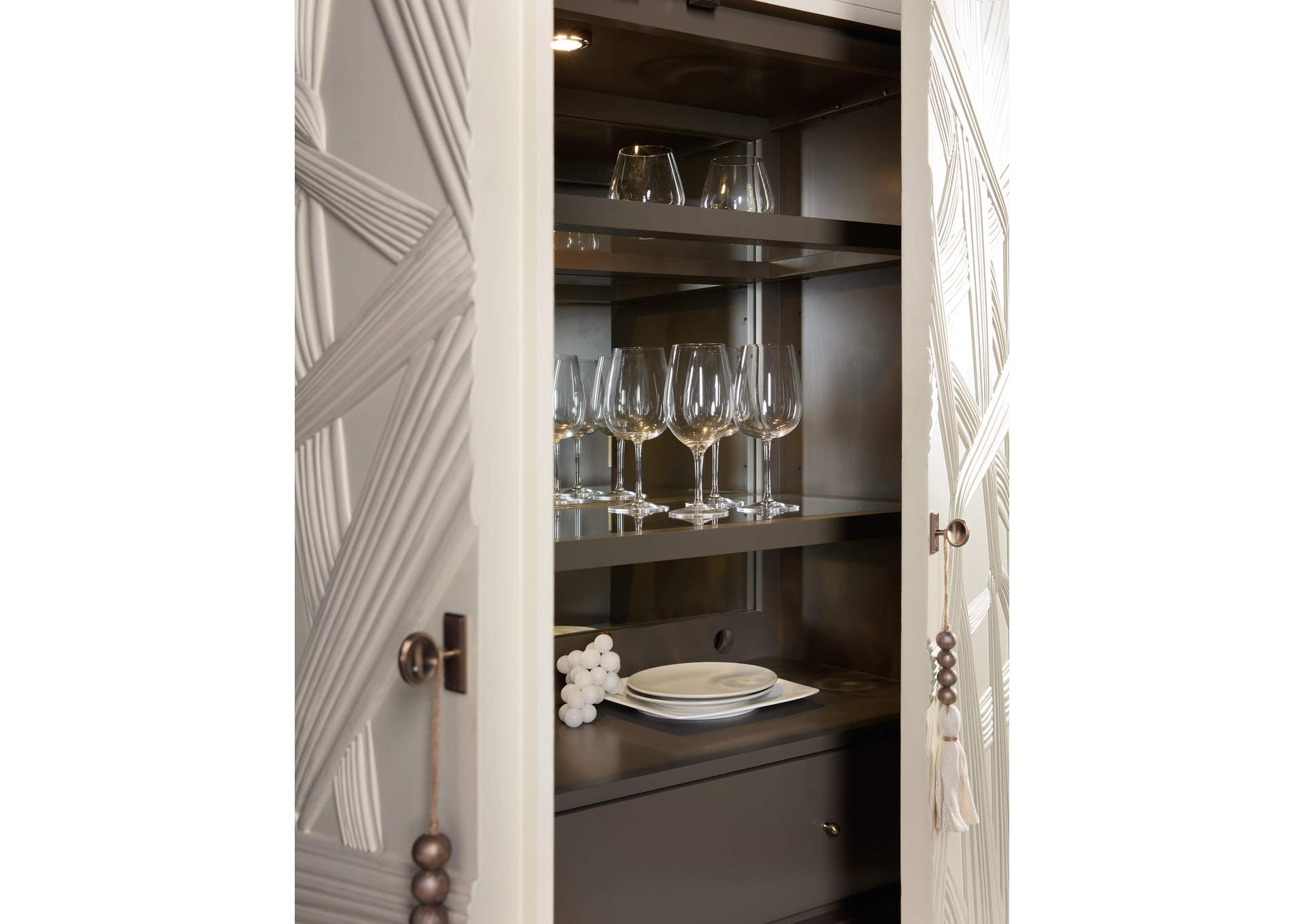 Melange Dream Weaver Bar Cabinet image 11