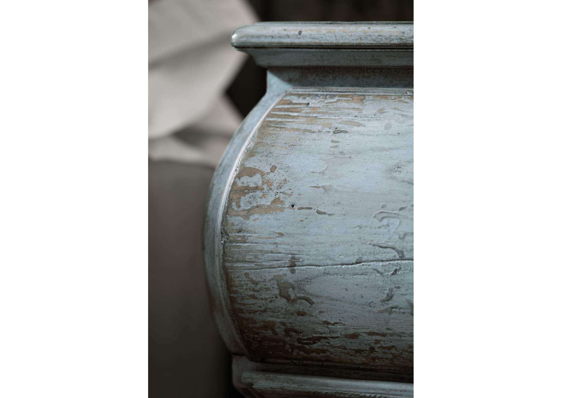Beaumont Bachelors Chest