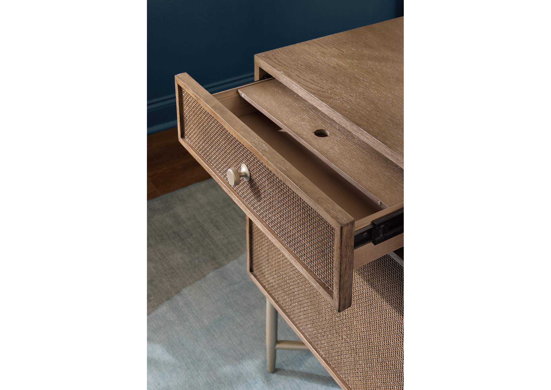 Sonnet Executive Desk image 8
