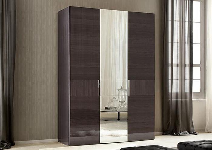 SOPRANO WARDROBE image 1