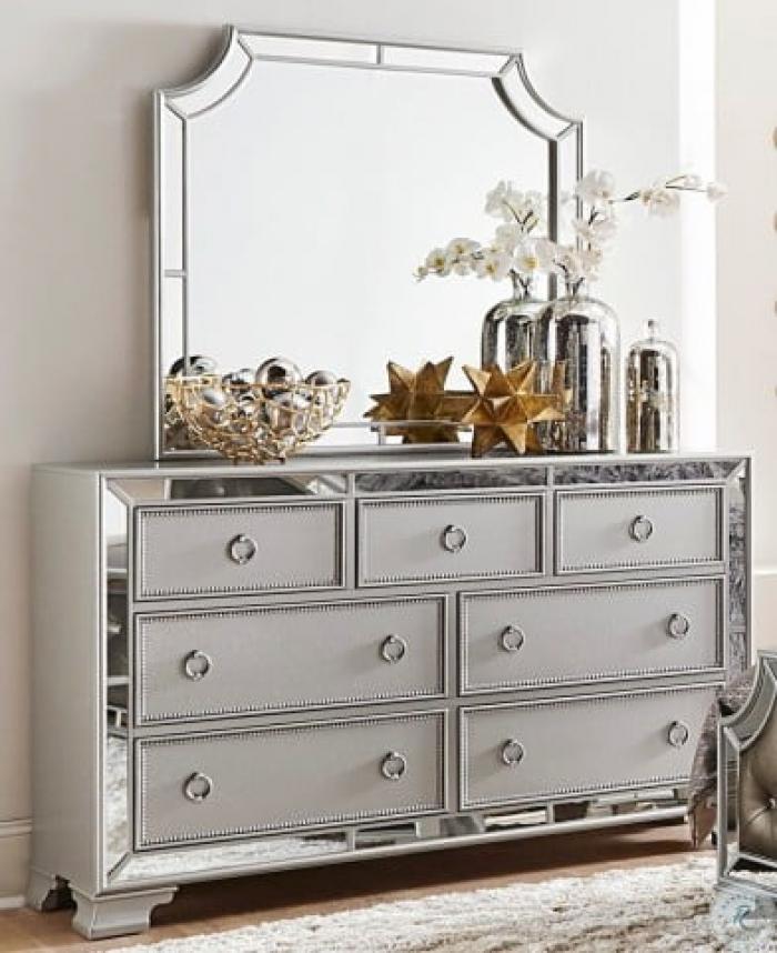 Elizabeth Mirror image 1