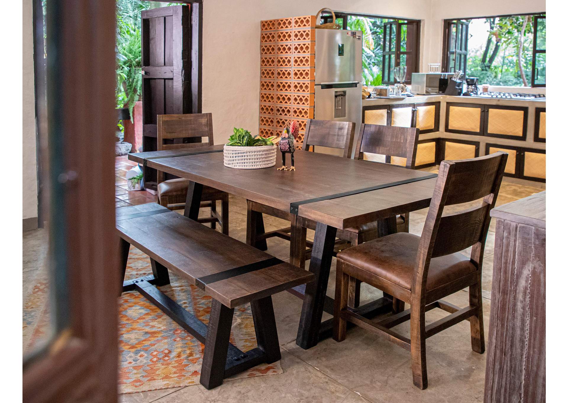 Urban Art Table image 8