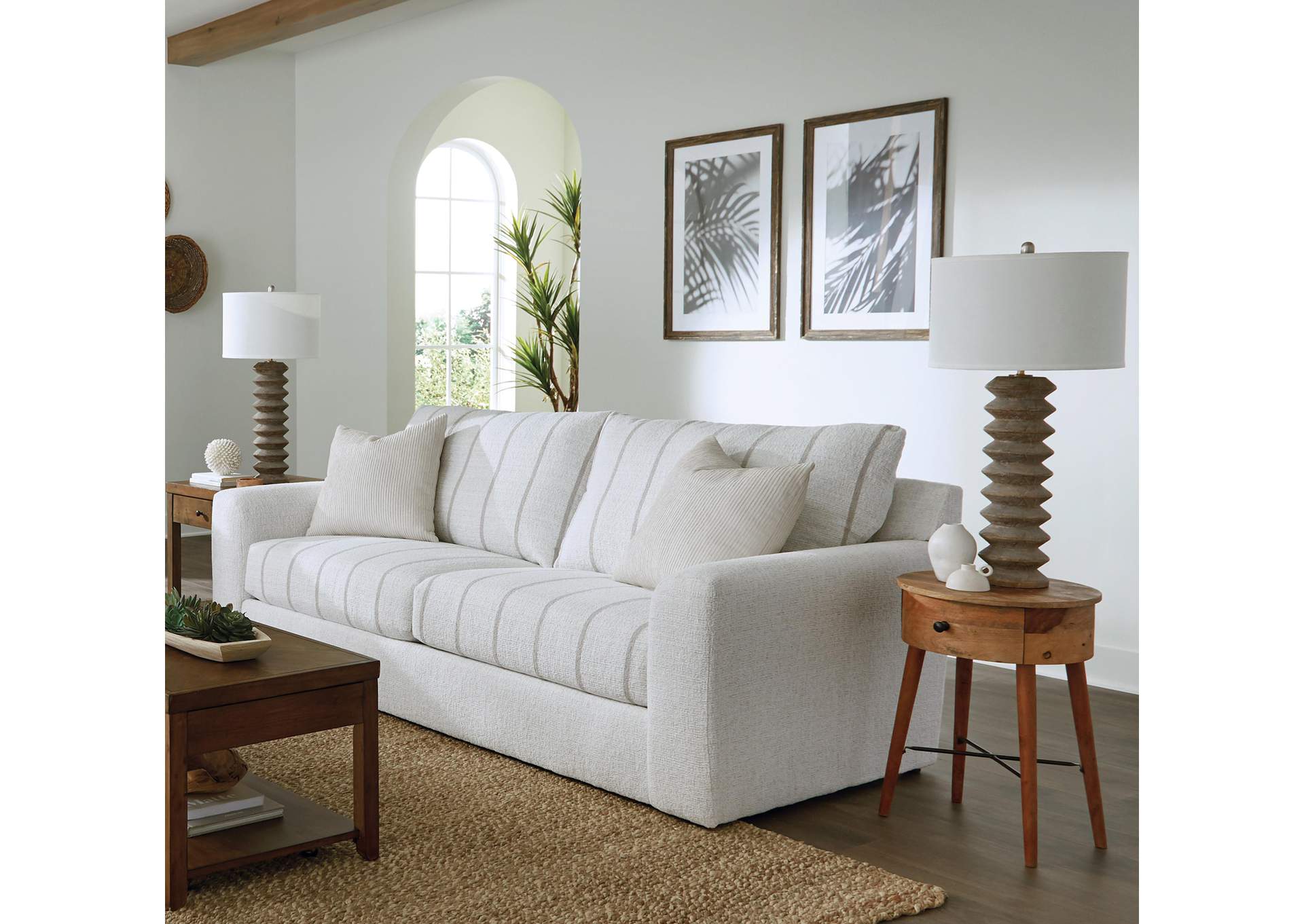 Lindsey Sofa image 9