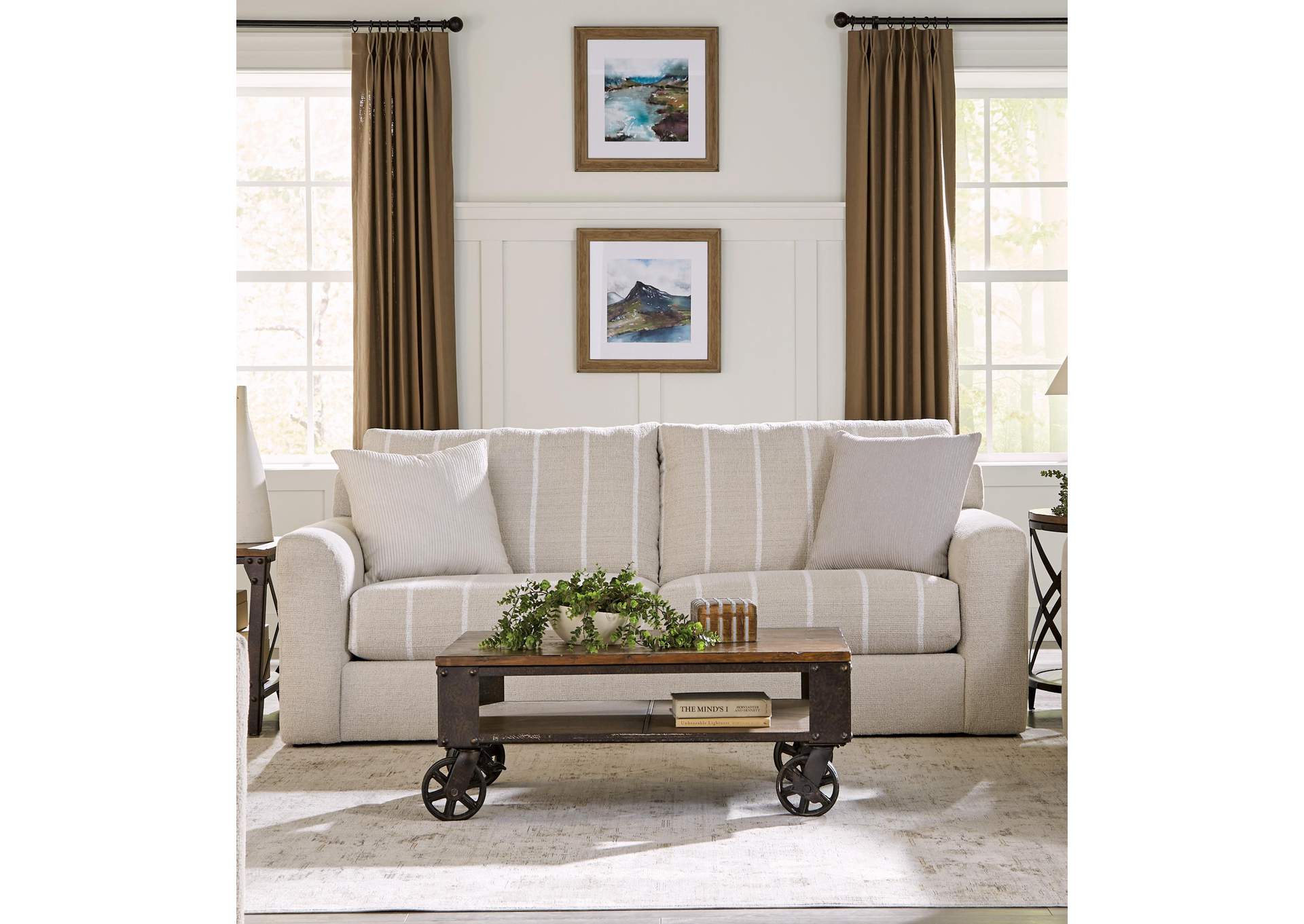 Lindsey Sofa image 8