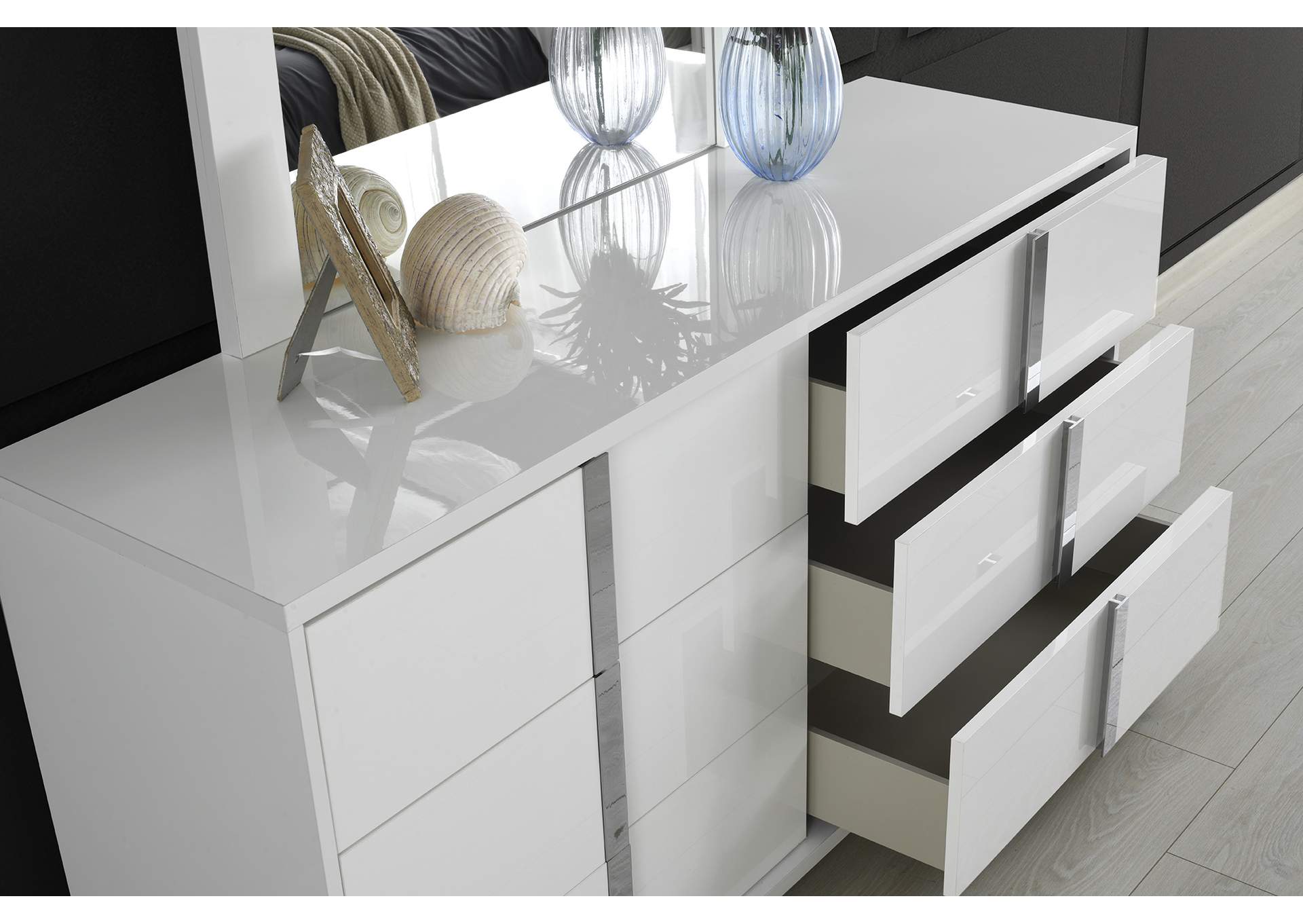 Giulia  Nightstand Left Facing In White image 10