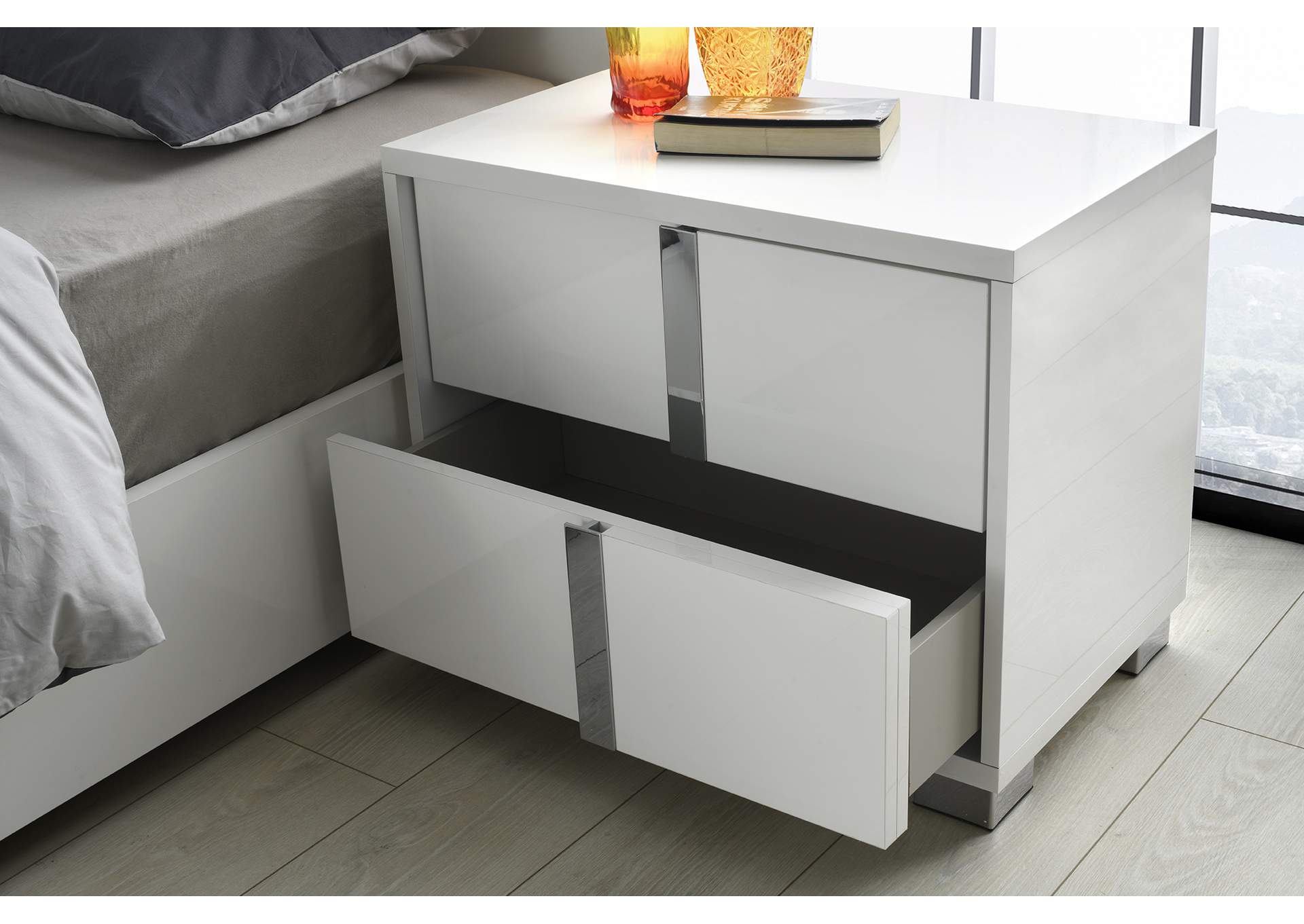 Giulia  Nightstand Left Facing In White image 15