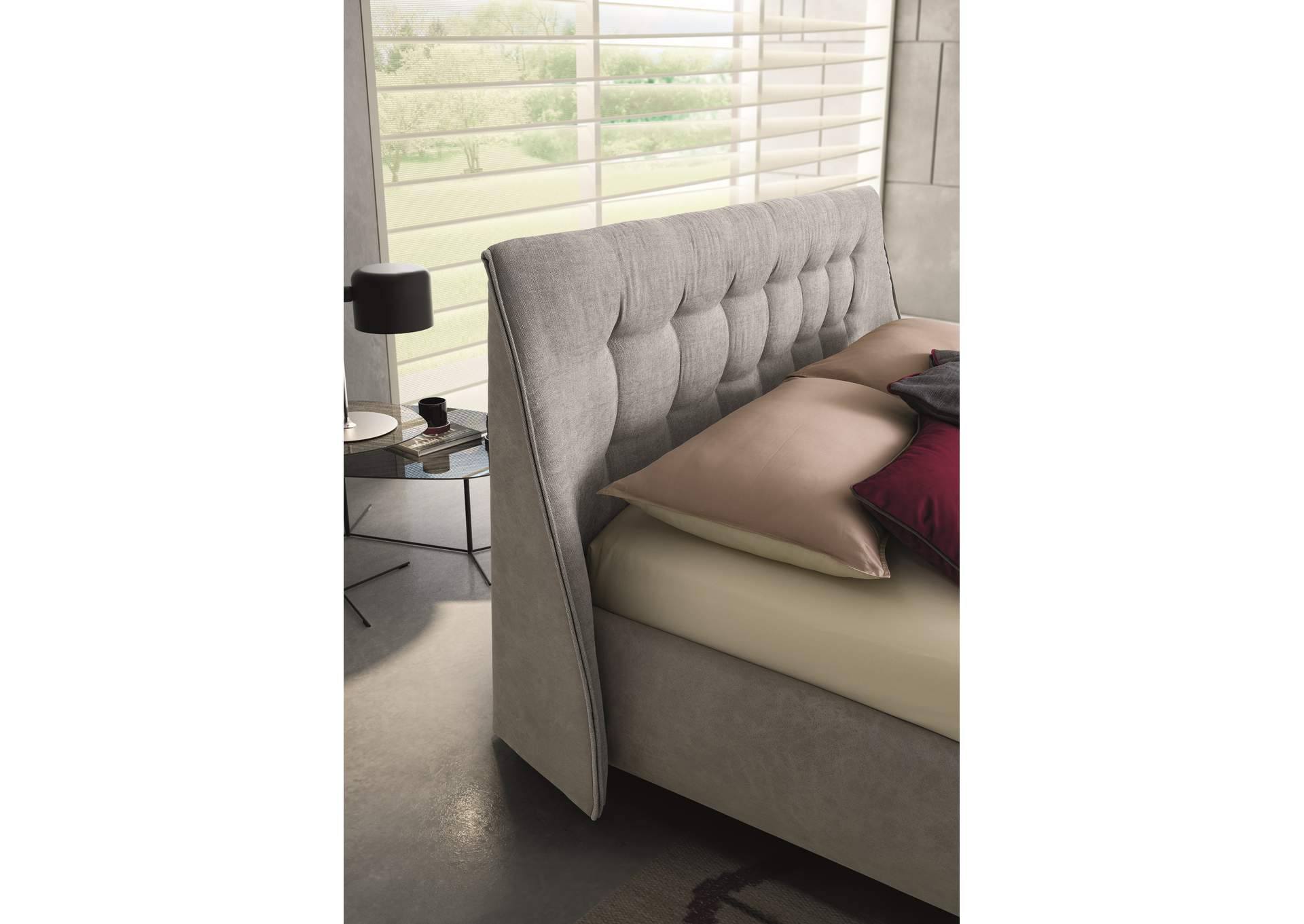 Guscio King Storage Bed image 4